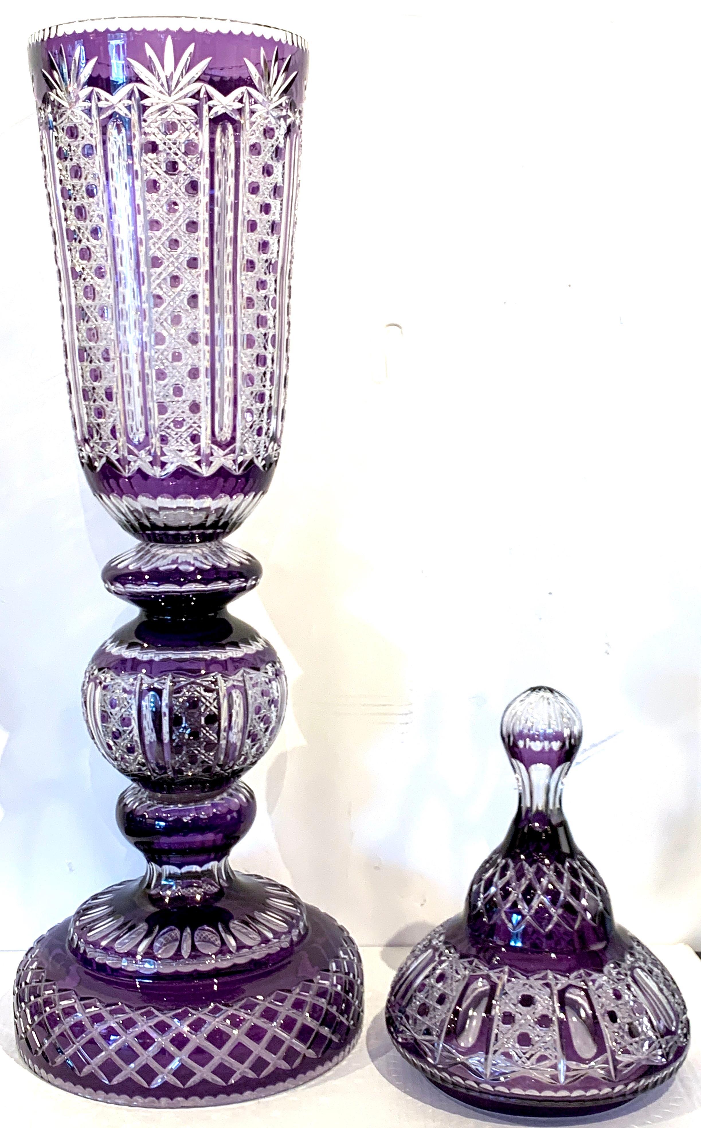 Monumentale böhmische Palace-Vase mit Amethystschliff und Klarglasur im Angebot 3