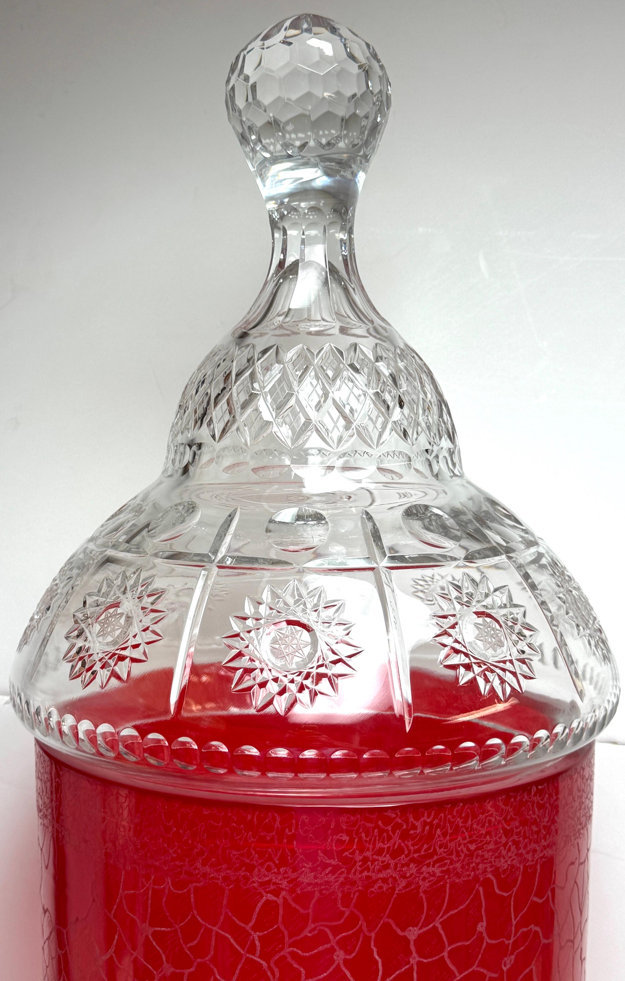 Urne monumentale de cérémonie en rubis et cristal de Bohème / Urne de présentation pour synagogue en vente 6