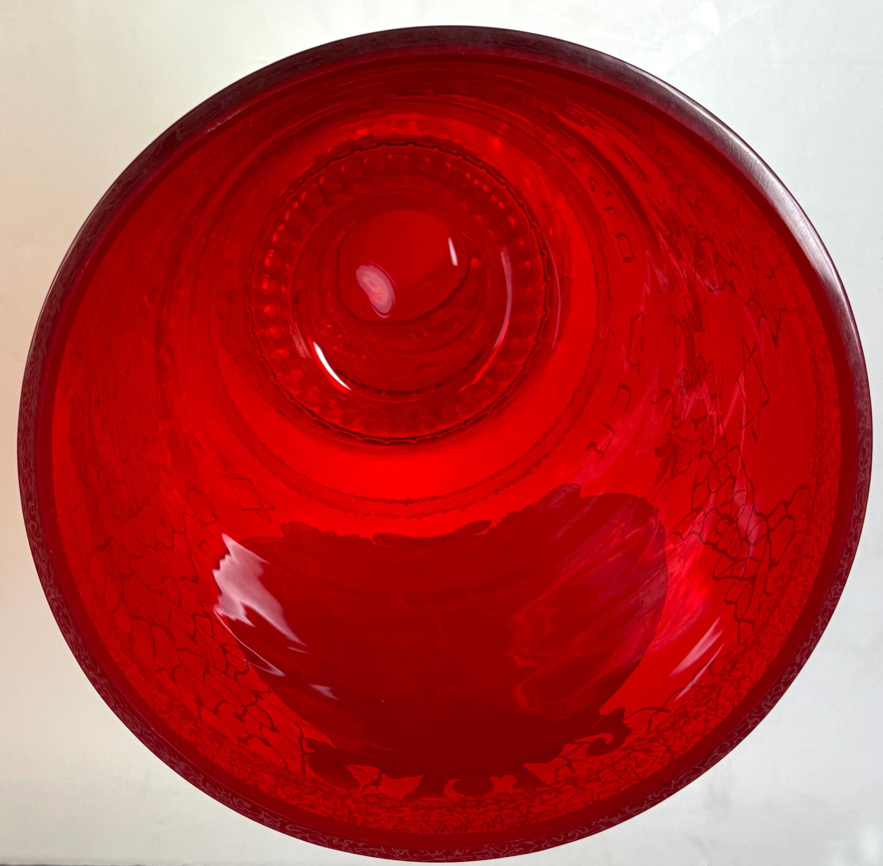 Urne monumentale de cérémonie en rubis et cristal de Bohème / Urne de présentation pour synagogue en vente 8