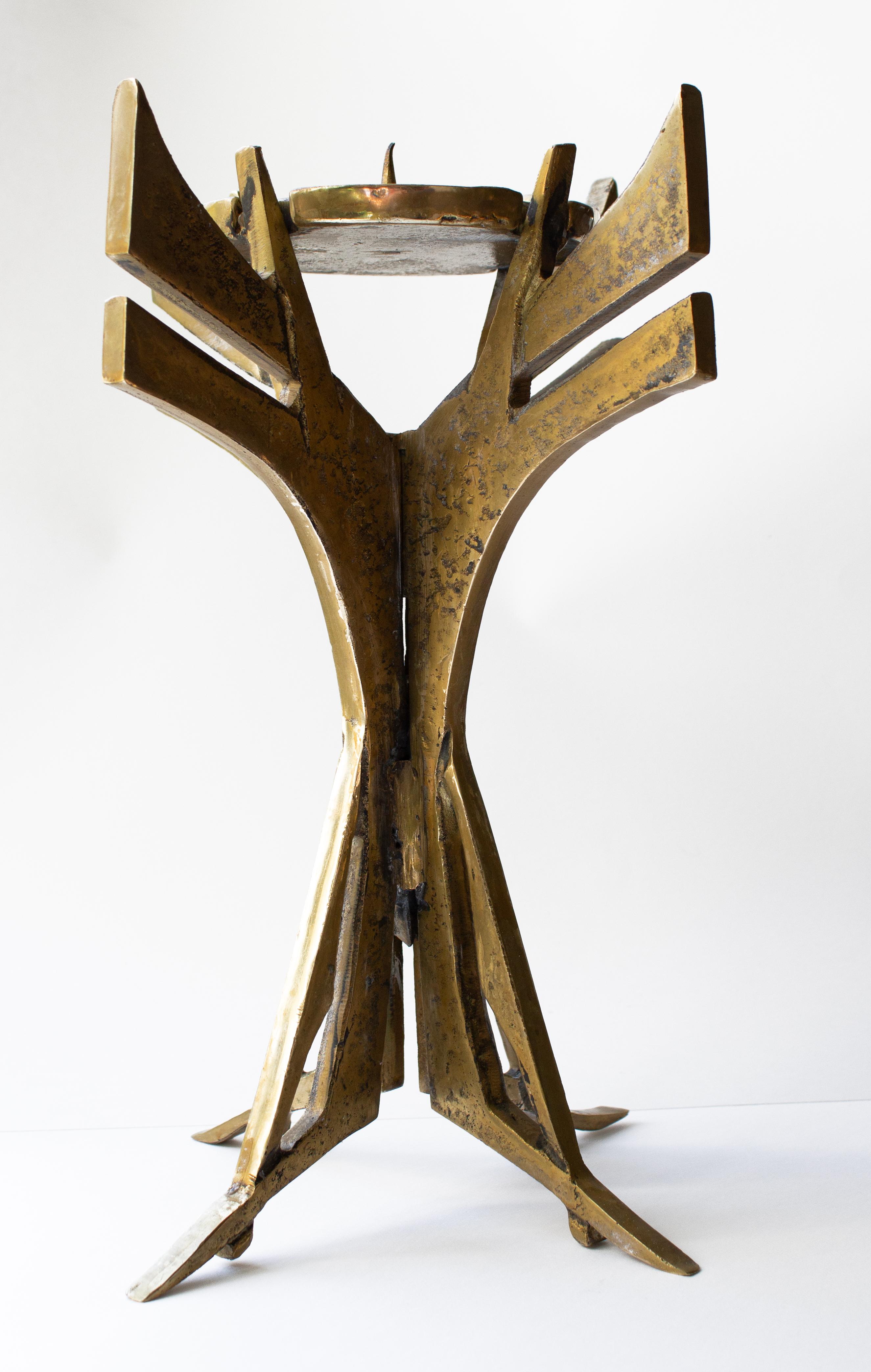 Monumentaler Kerzenständer aus Messing im brutalistischen Stil (Brutalismus) im Angebot