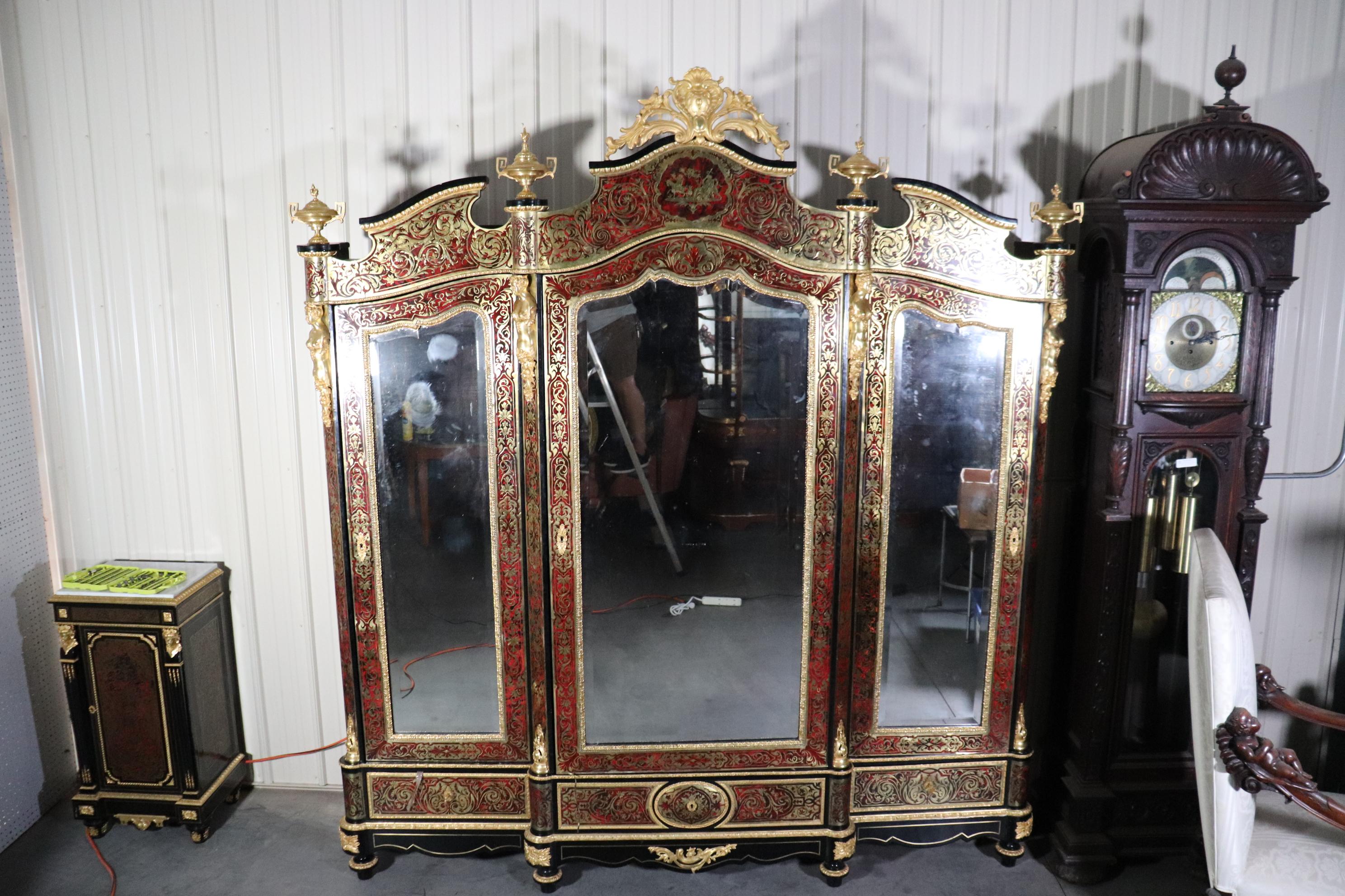 Monumental Brass Inlaid boulle Style Dor'e Figural Bronze Mirrored Armoire  For Sale 7