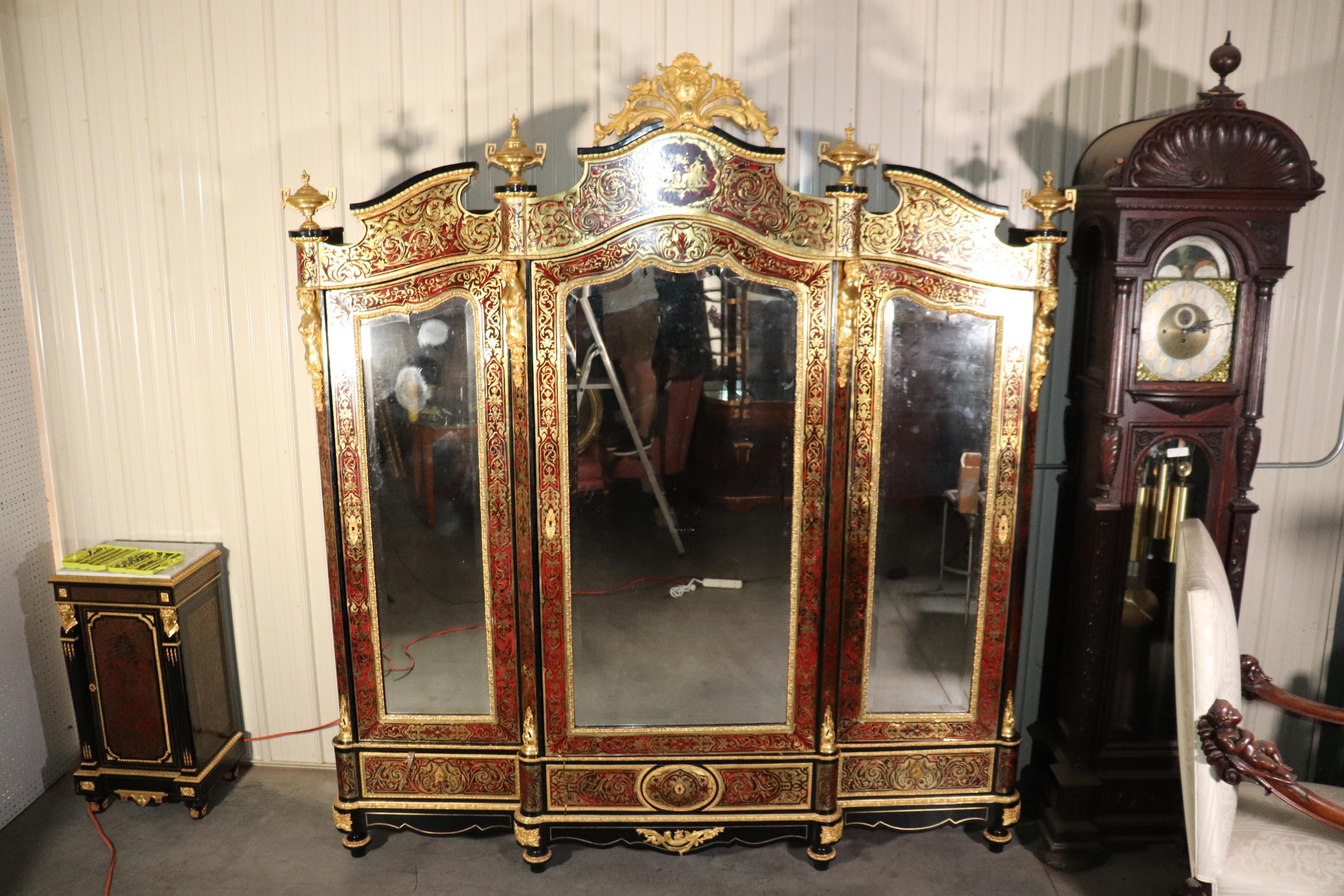 Monumental Brass Inlaid boulle Style Dor'e Figural Bronze Mirrored Armoire  For Sale 9