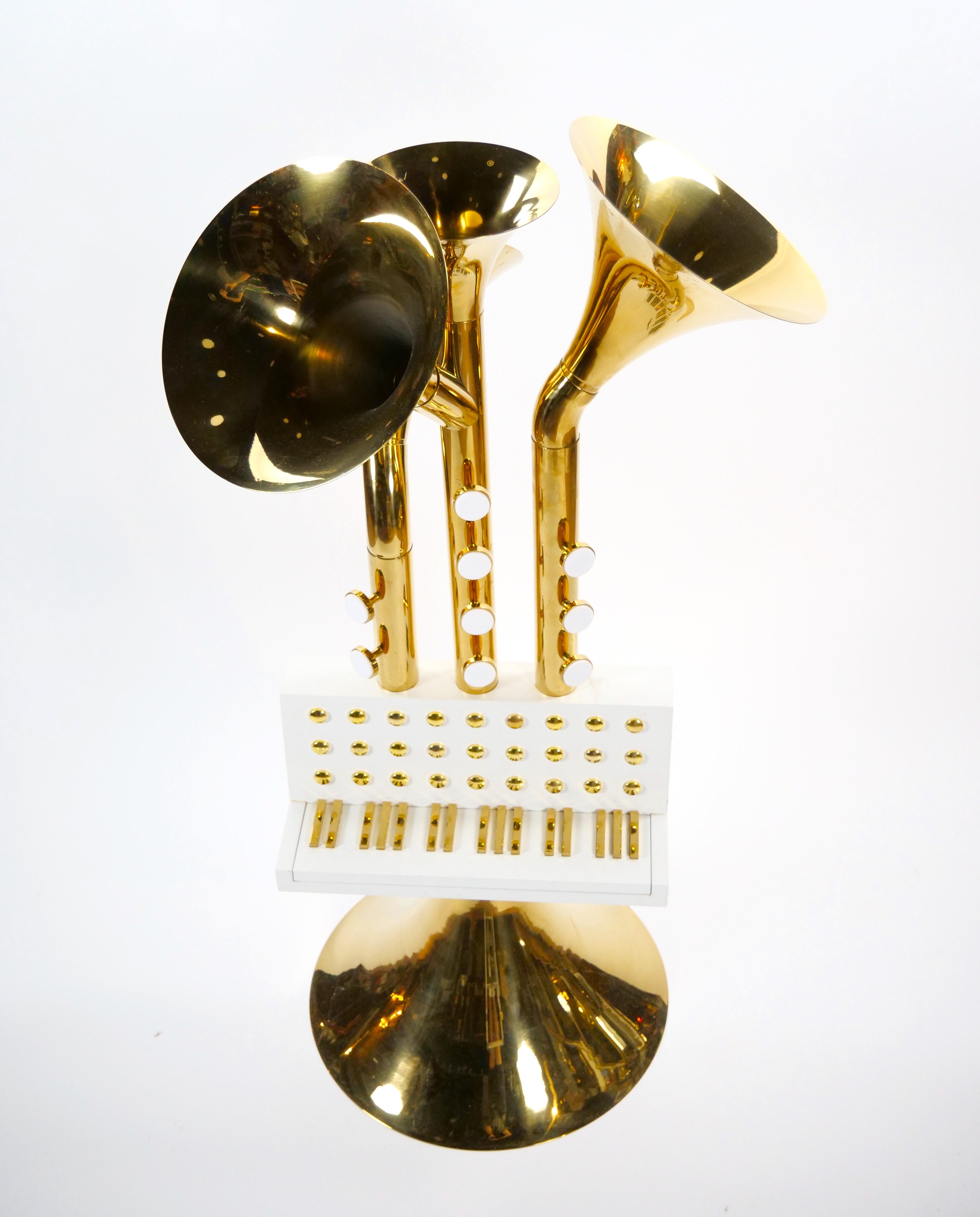 Dorato Scultura monumentale in ottone per banda musicale Horn Piano, 20° secolo in vendita