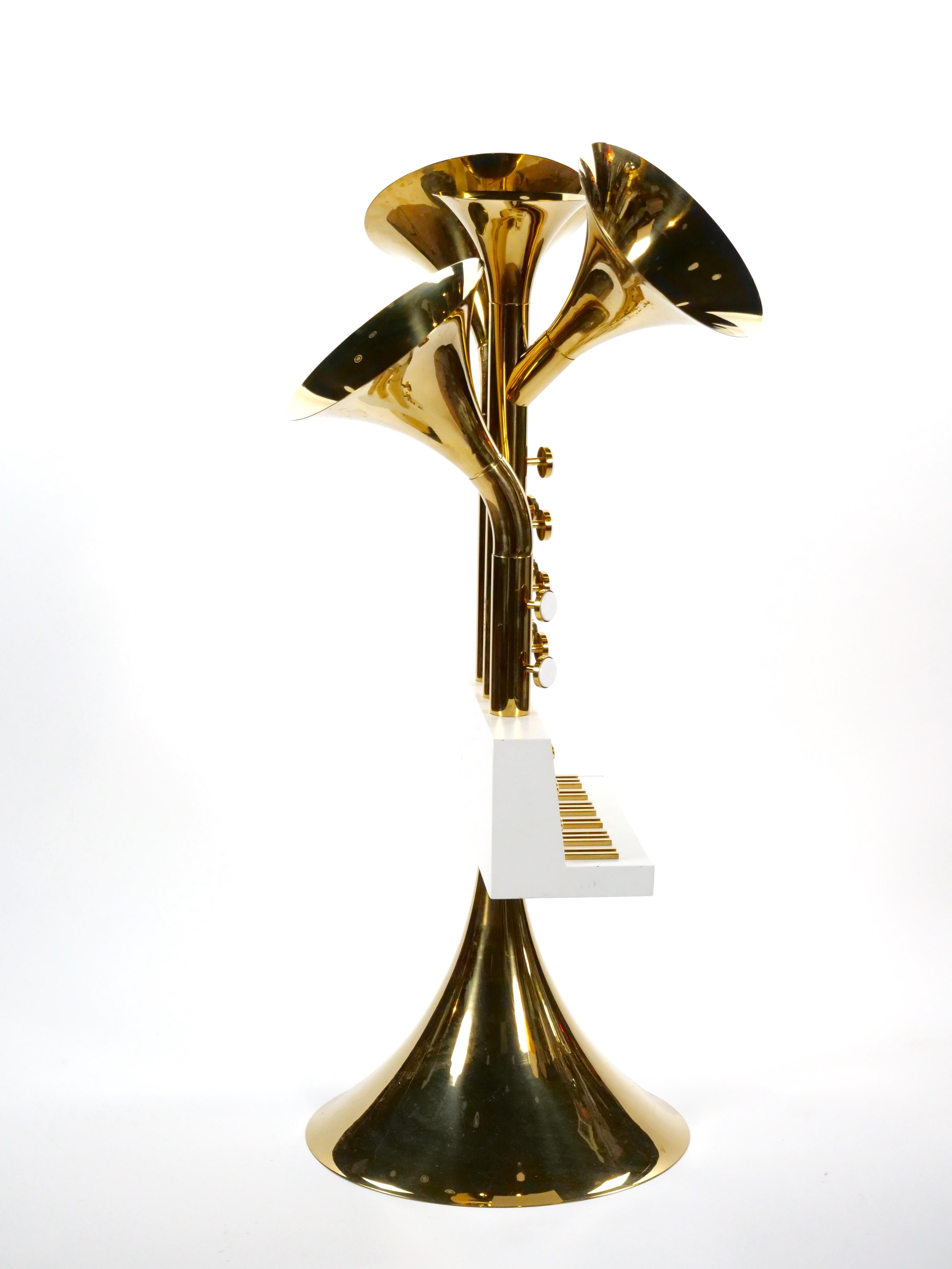 Scultura monumentale in ottone per banda musicale Horn Piano, 20° secolo In condizioni buone in vendita a Tarry Town, NY