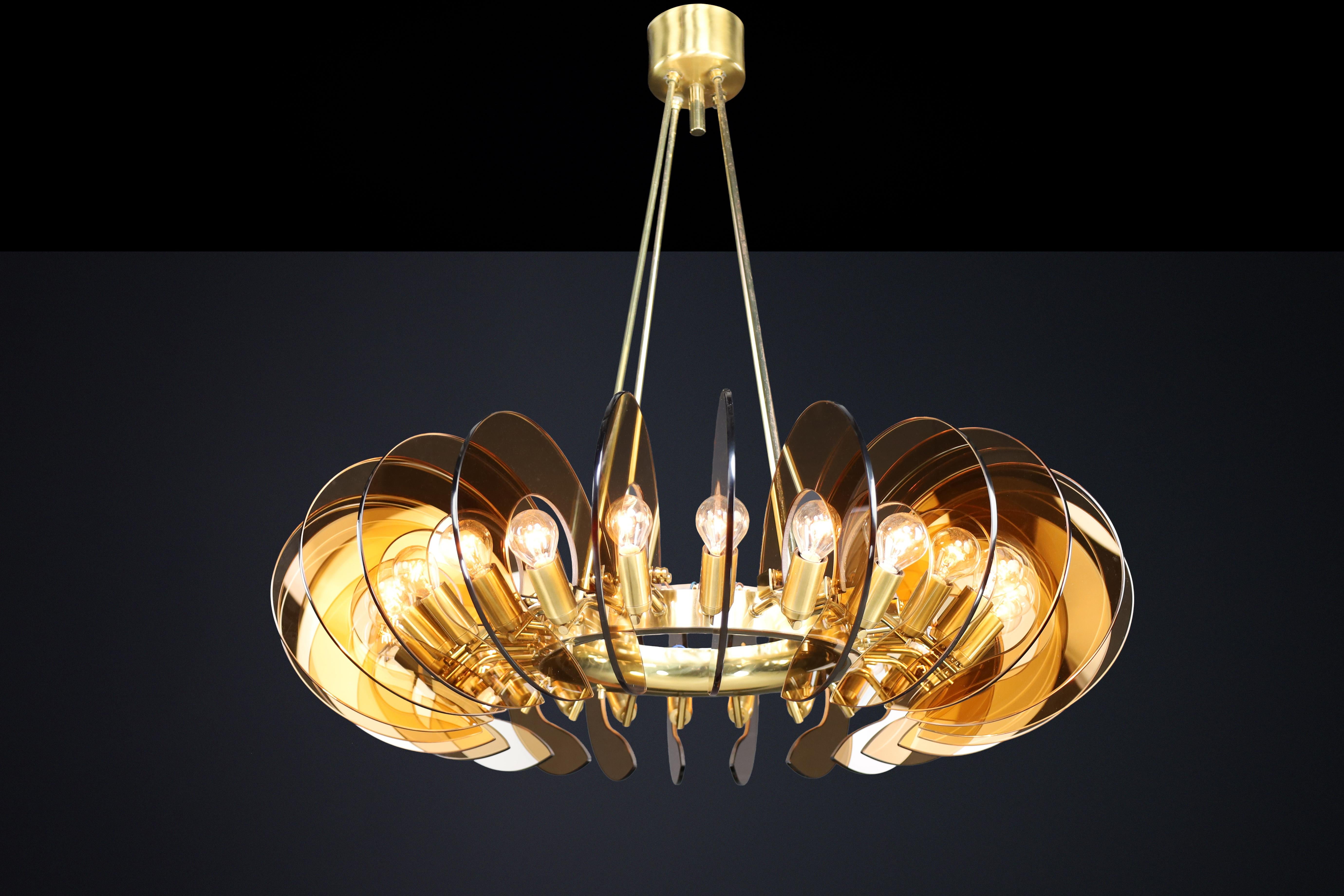 Monumental Brass & Smoked Glass Chandelier by Gino Paroldo, Italy, 1970s in vendita 4