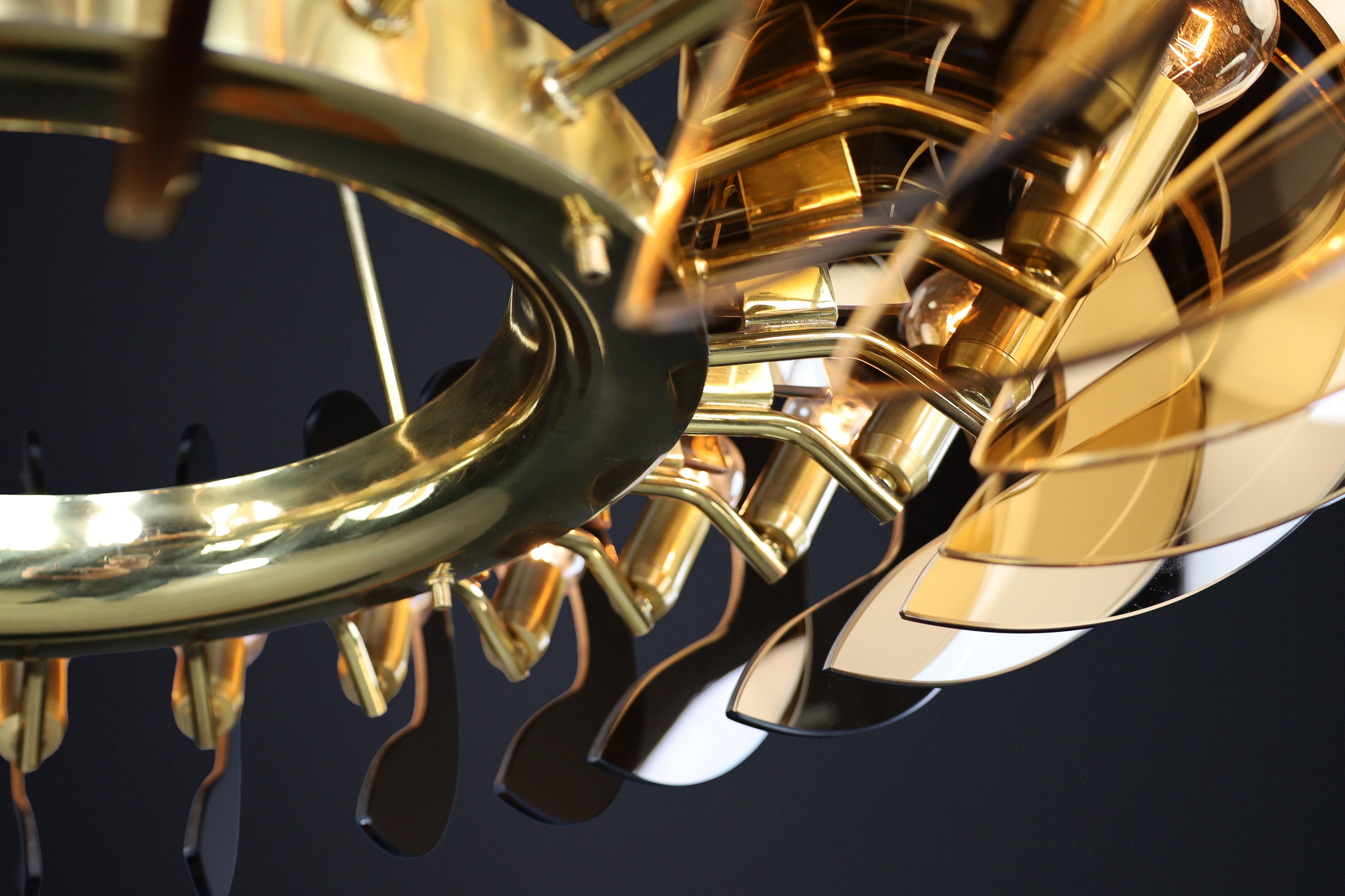 Monumental Brass & Smoked Glass Chandelier by Gino Paroldo, Italy, 1970s in vendita 6