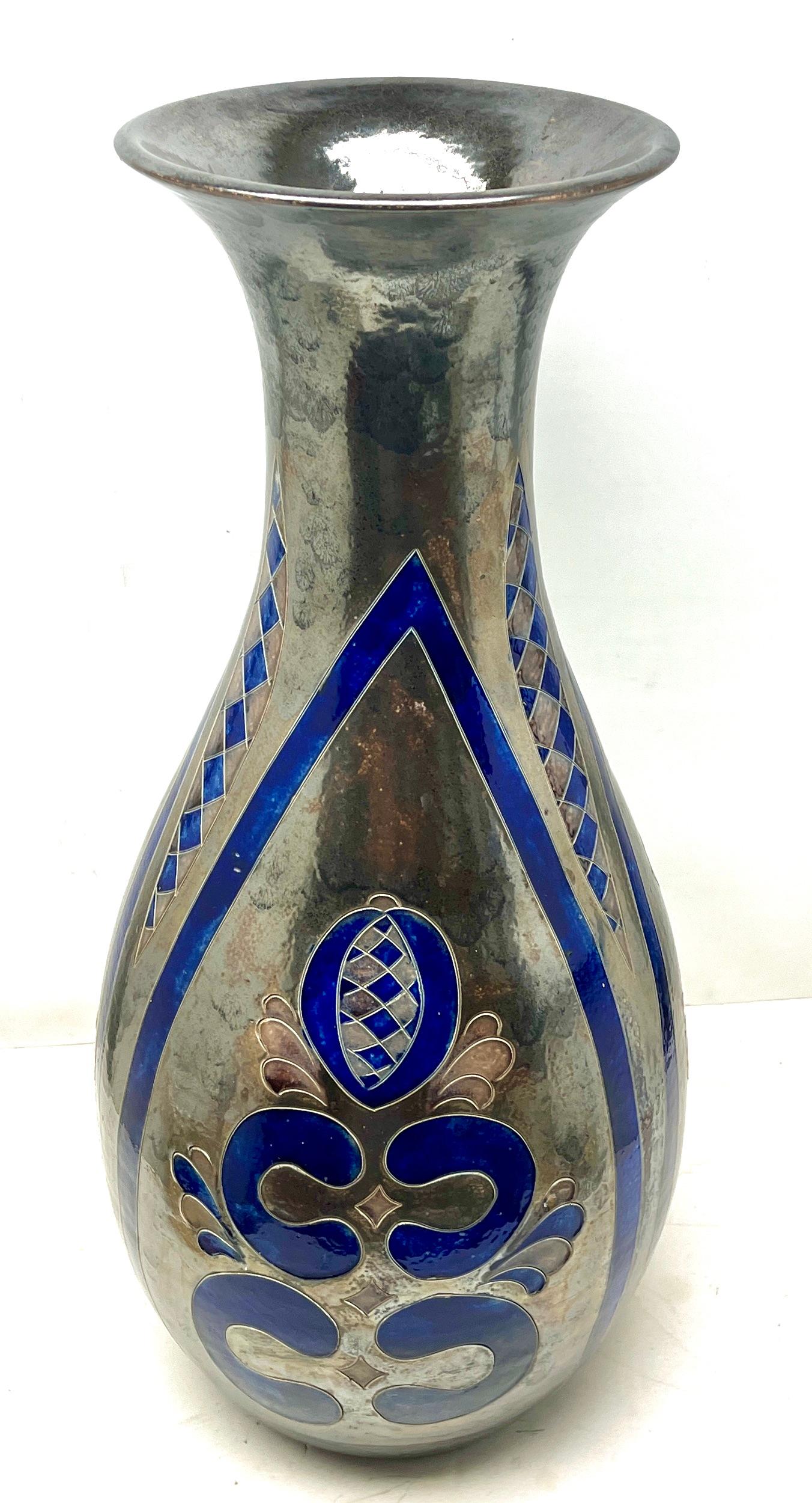 Milieu du XXe siècle Grand vase de sol monumental brillant fait à la main et vernissé à la main, signé, années 1950 en vente