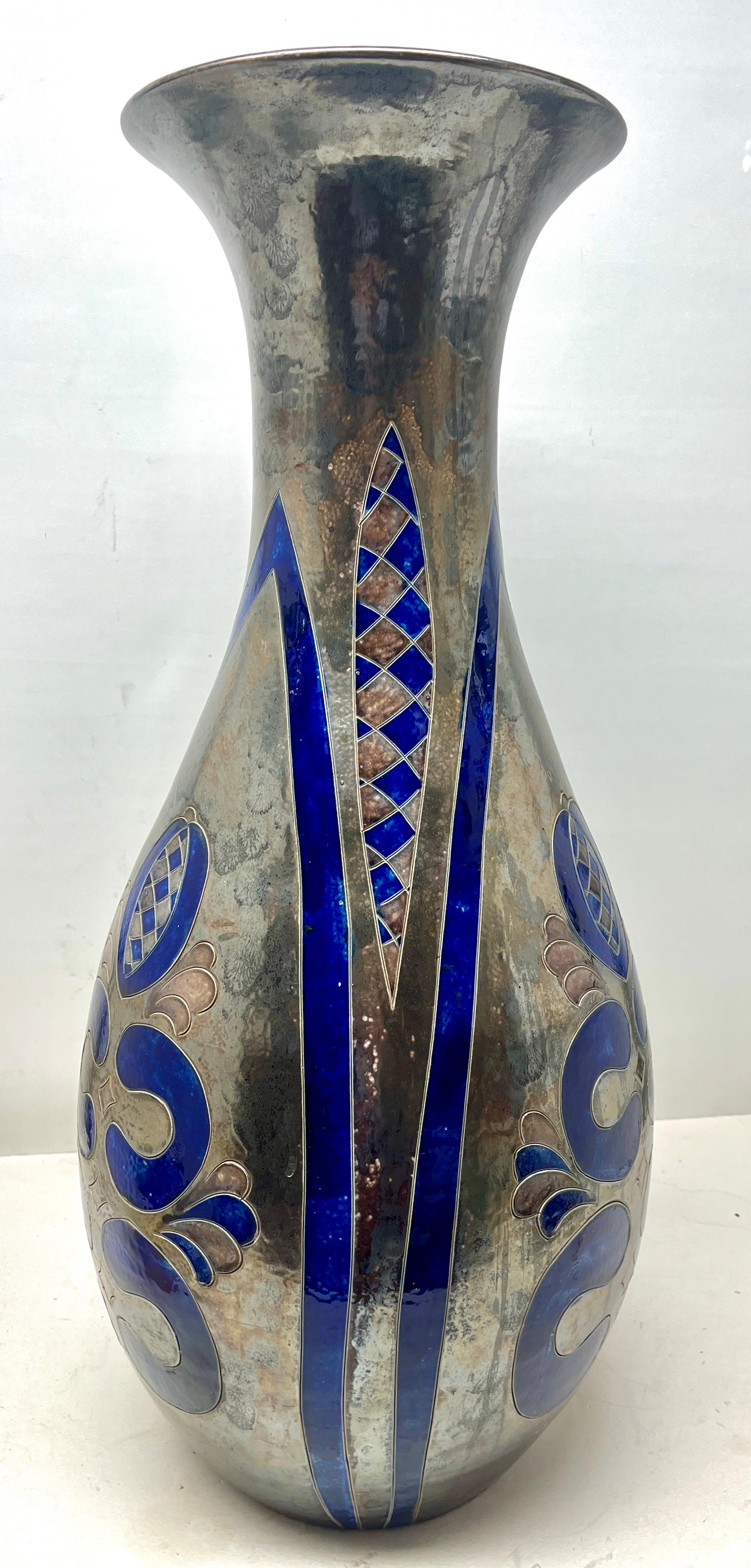 Céramique Grand vase de sol monumental brillant fait à la main et vernissé à la main, signé, années 1950 en vente