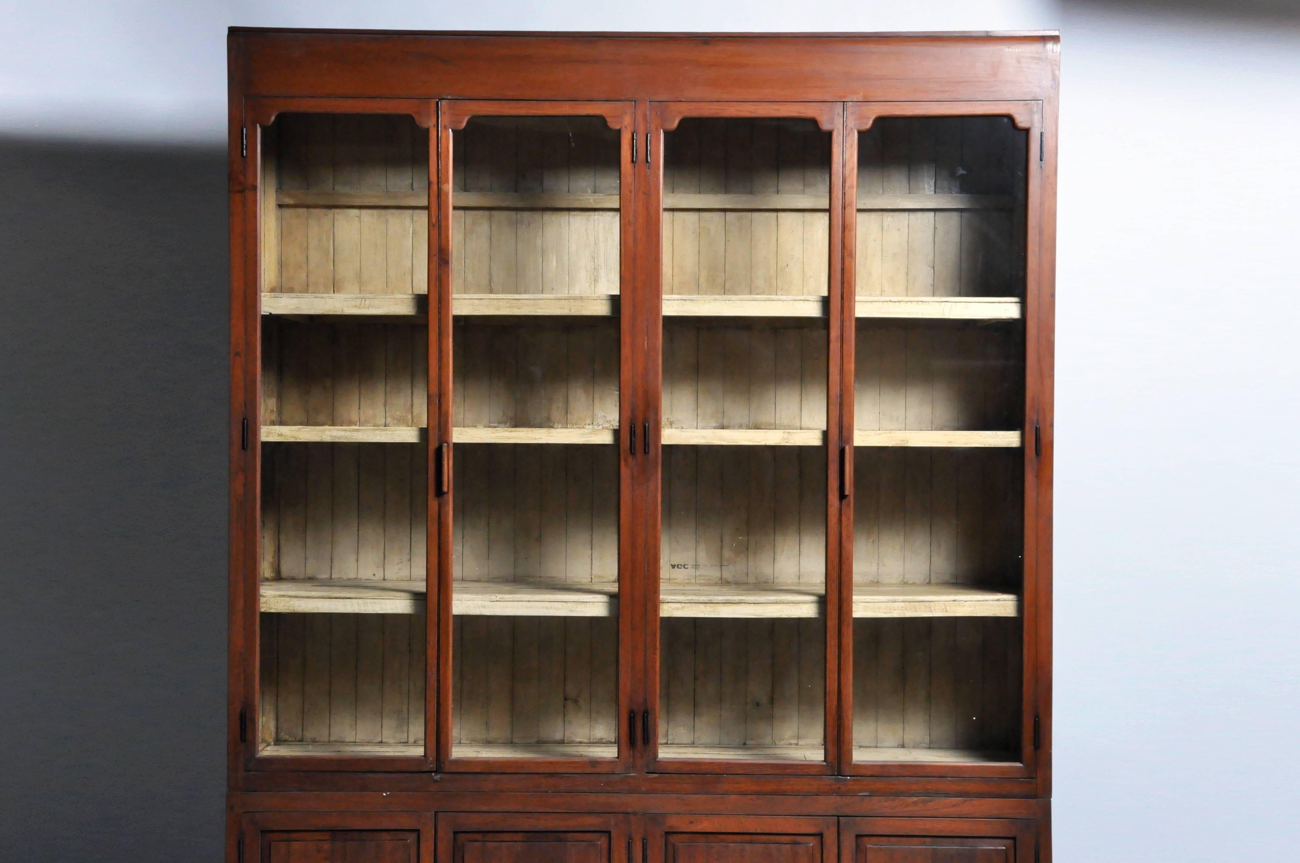 Monumental British Colonial Bookcase In Good Condition In Chicago, IL