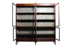 Monumental estantería colonial británica de madera de teca