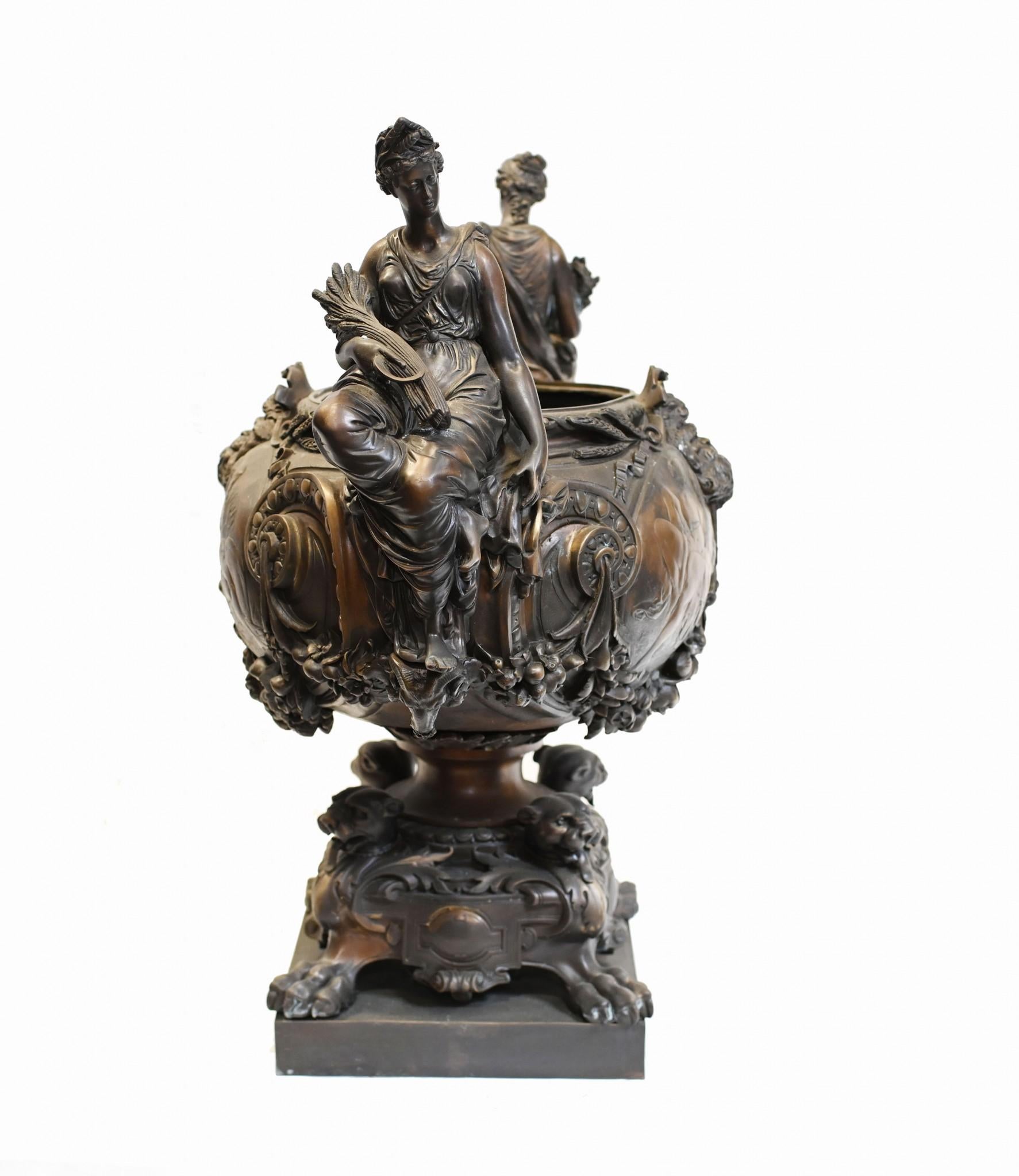 Centrotavola monumentale in bronzo classico francese Lerolle Freres In condizioni buone in vendita a Potters Bar, GB