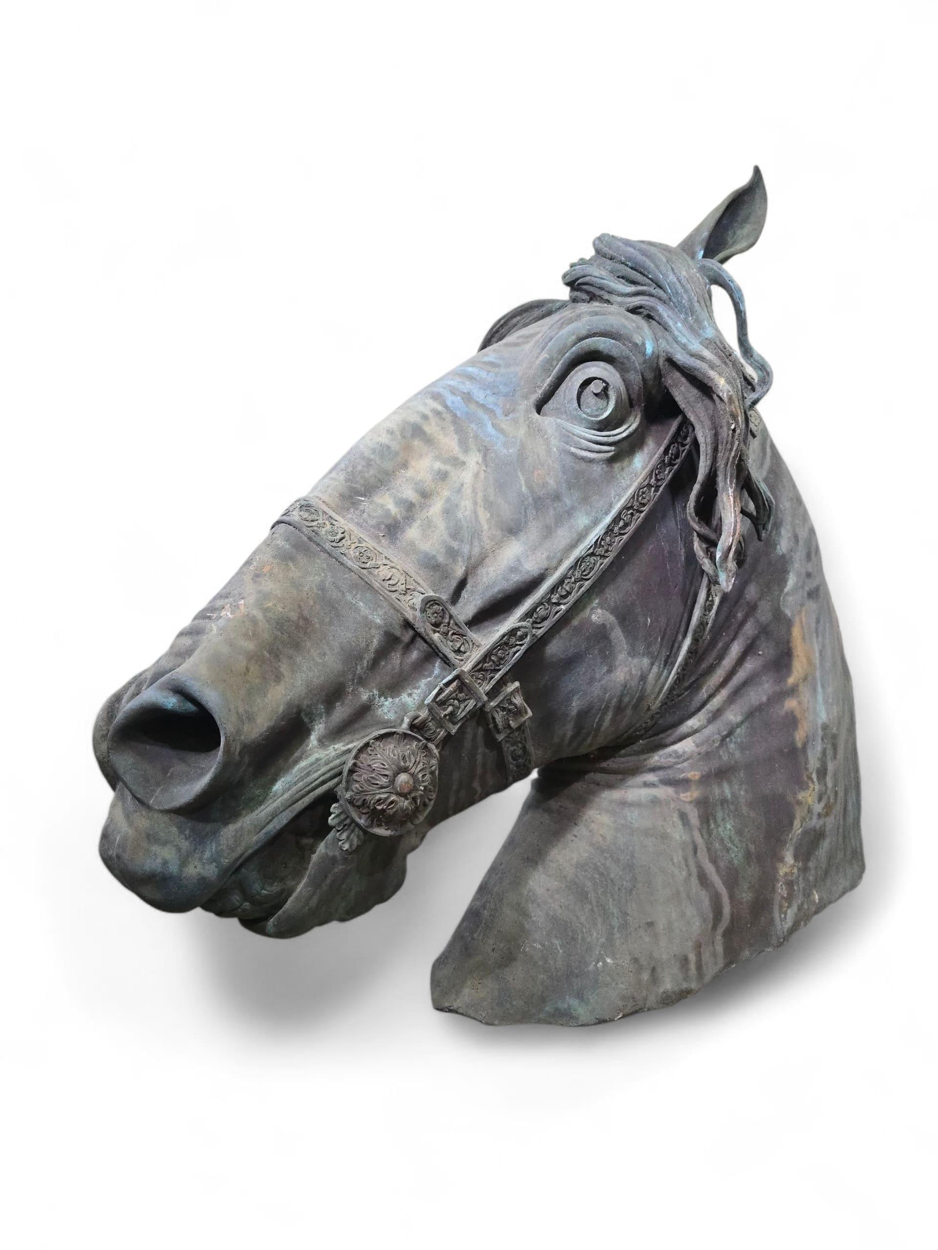 Scultura monumentale in bronzo con testa di cavallo - Fernando Sánchez Castillo (b. 1970) in vendita 3