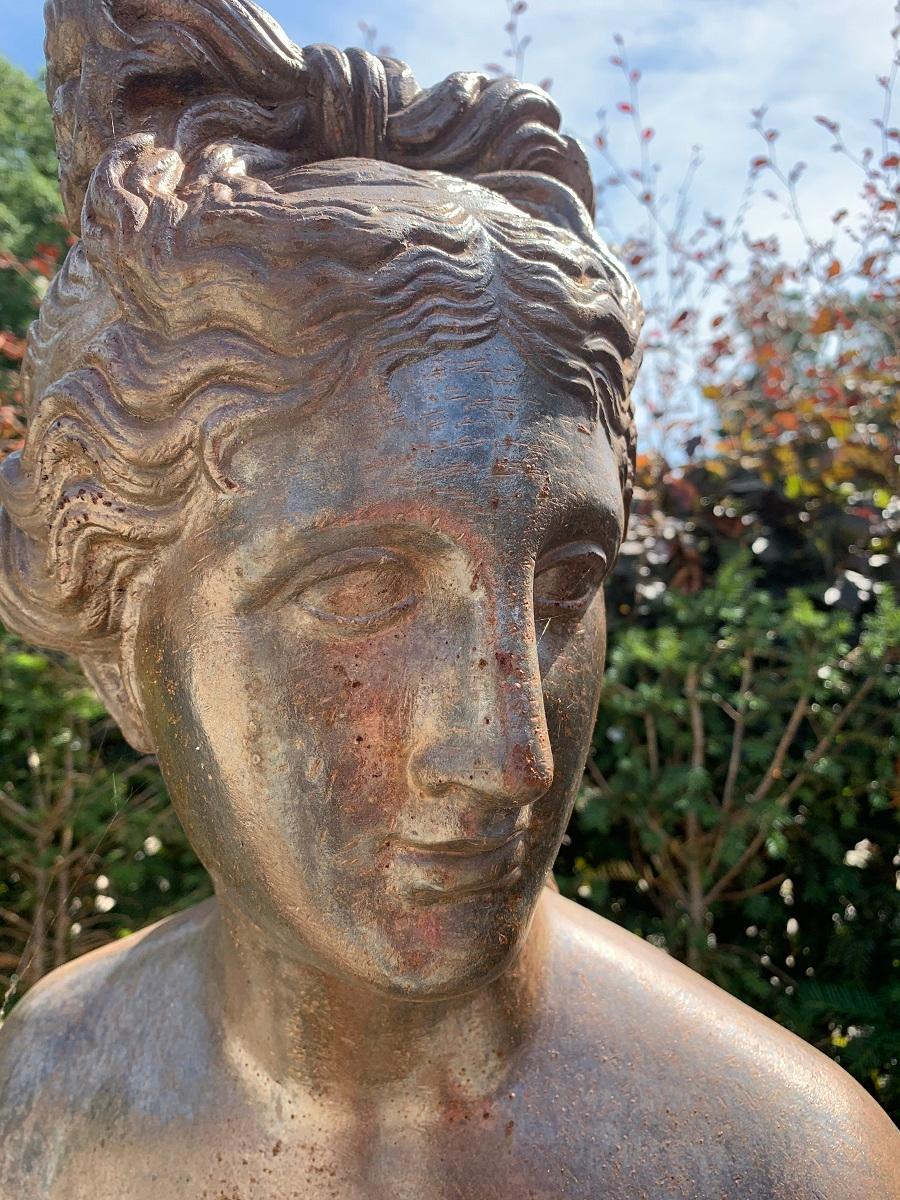 Français Statue monumentale de Vénus de Médicis en bronze et fer en vente