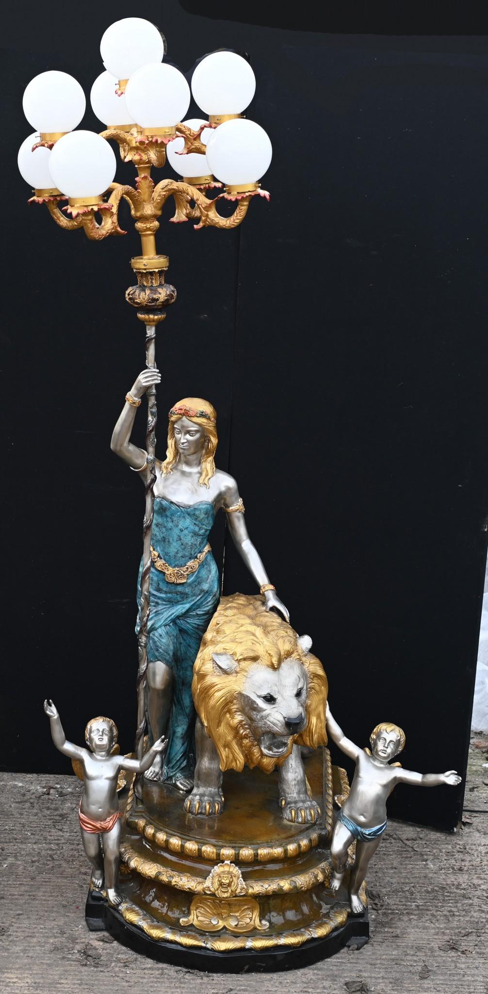 Monumentale Bronze-Mädchenlampen, Löwen-Cherub-Kandelaber, 10 Füße im Angebot 7