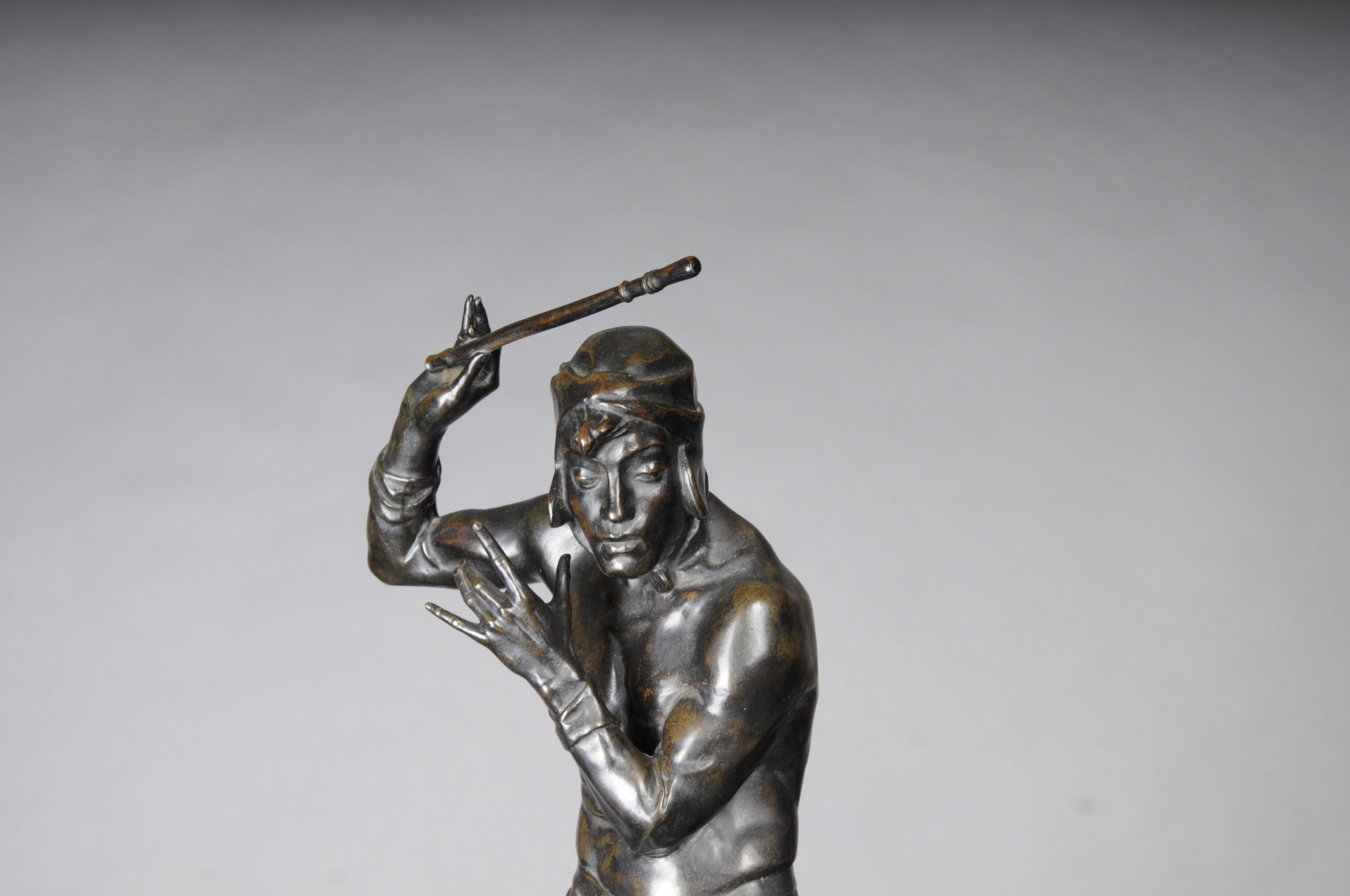 Escultura monumental de bronce, G. Hengstenberg  El flautista de Hamelin en venta 6