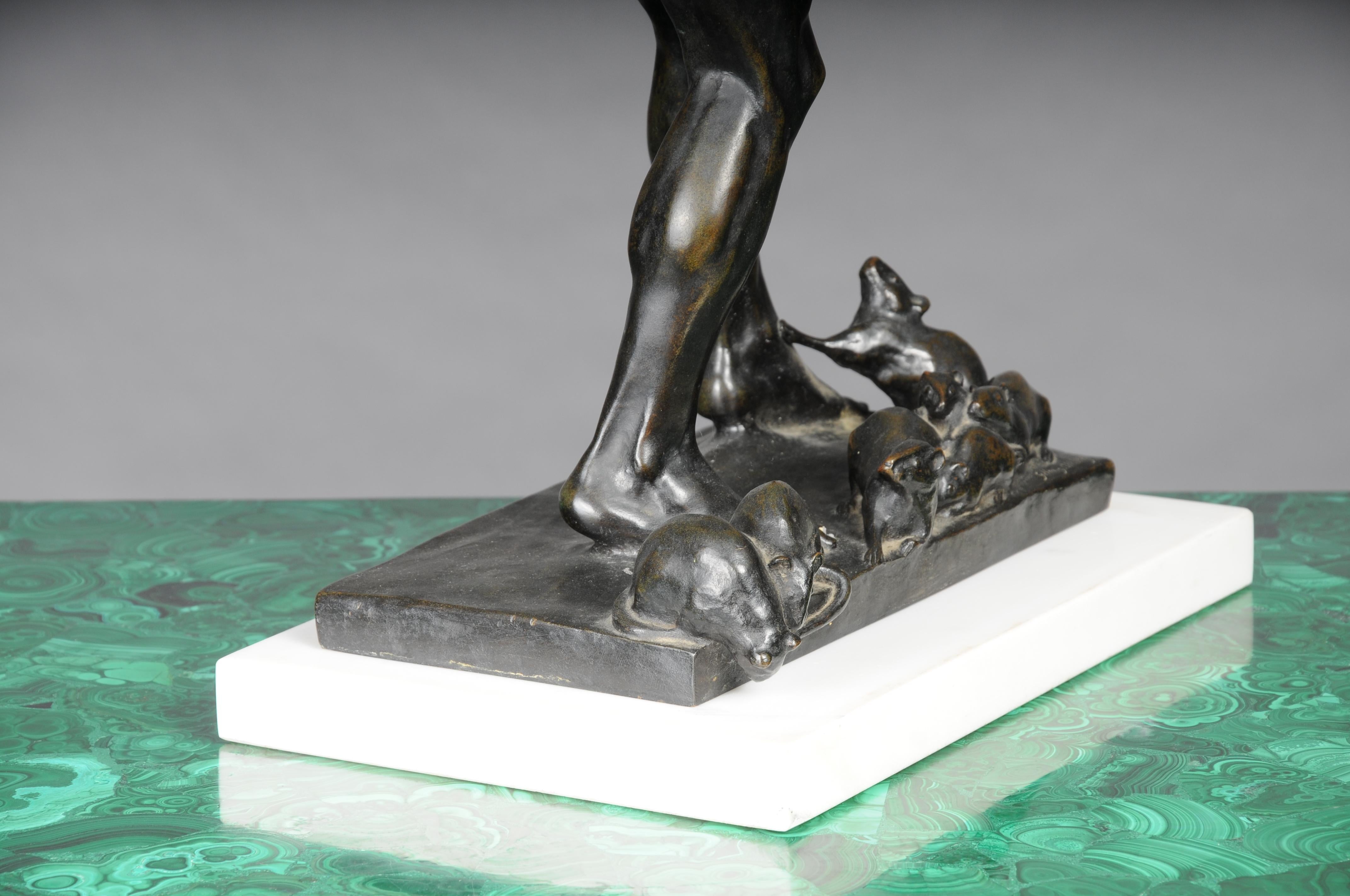 Escultura monumental de bronce, G. Hengstenberg  El flautista de Hamelin en venta 11