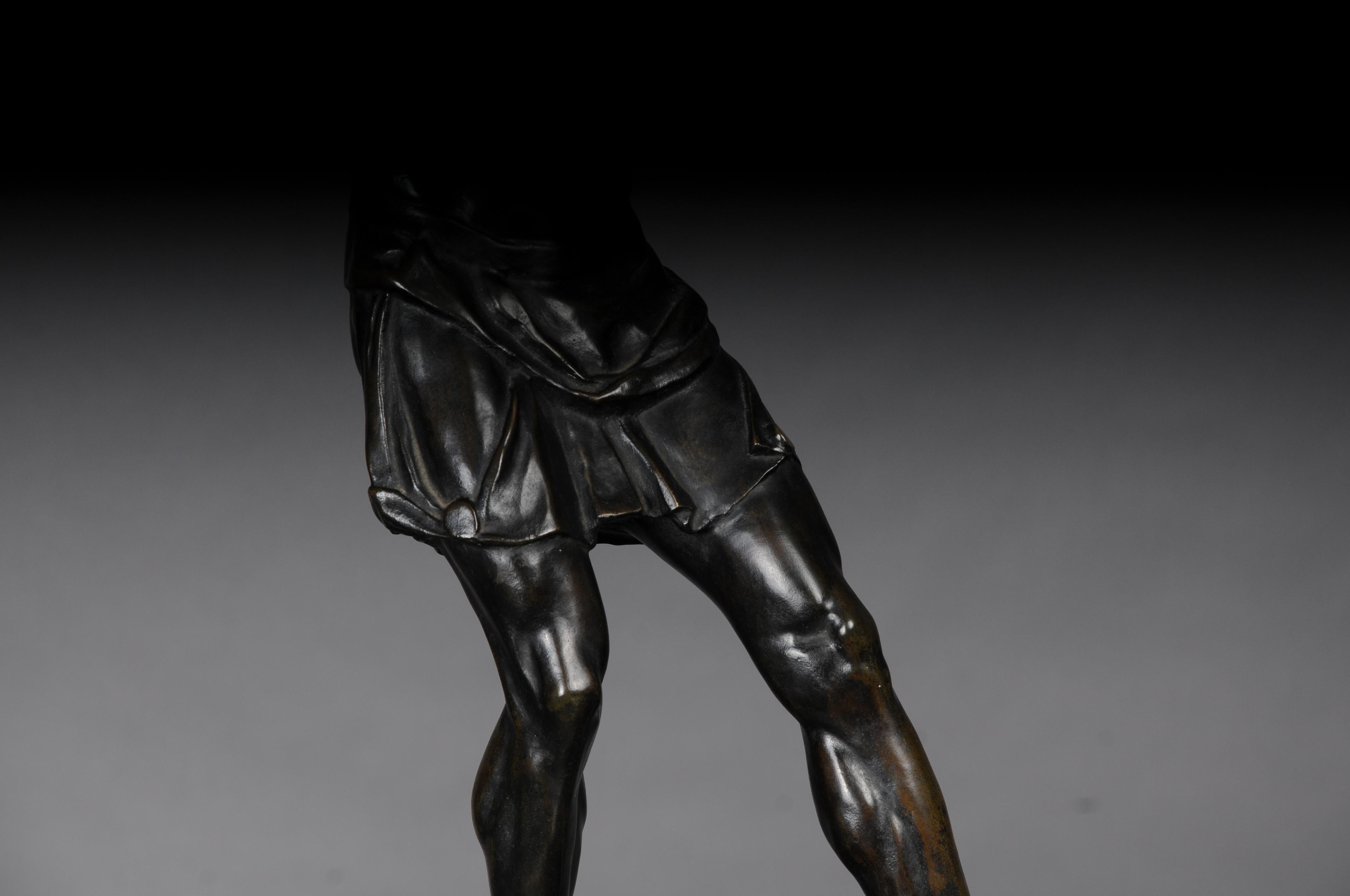 Escultura monumental de bronce, G. Hengstenberg  El flautista de Hamelin siglo XIX en venta