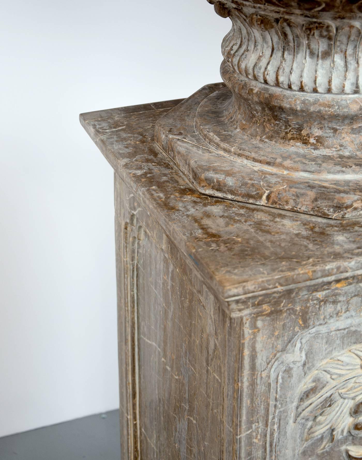 Monumental Brown Marble Planter In Good Condition For Sale In West Palm Beach, FL