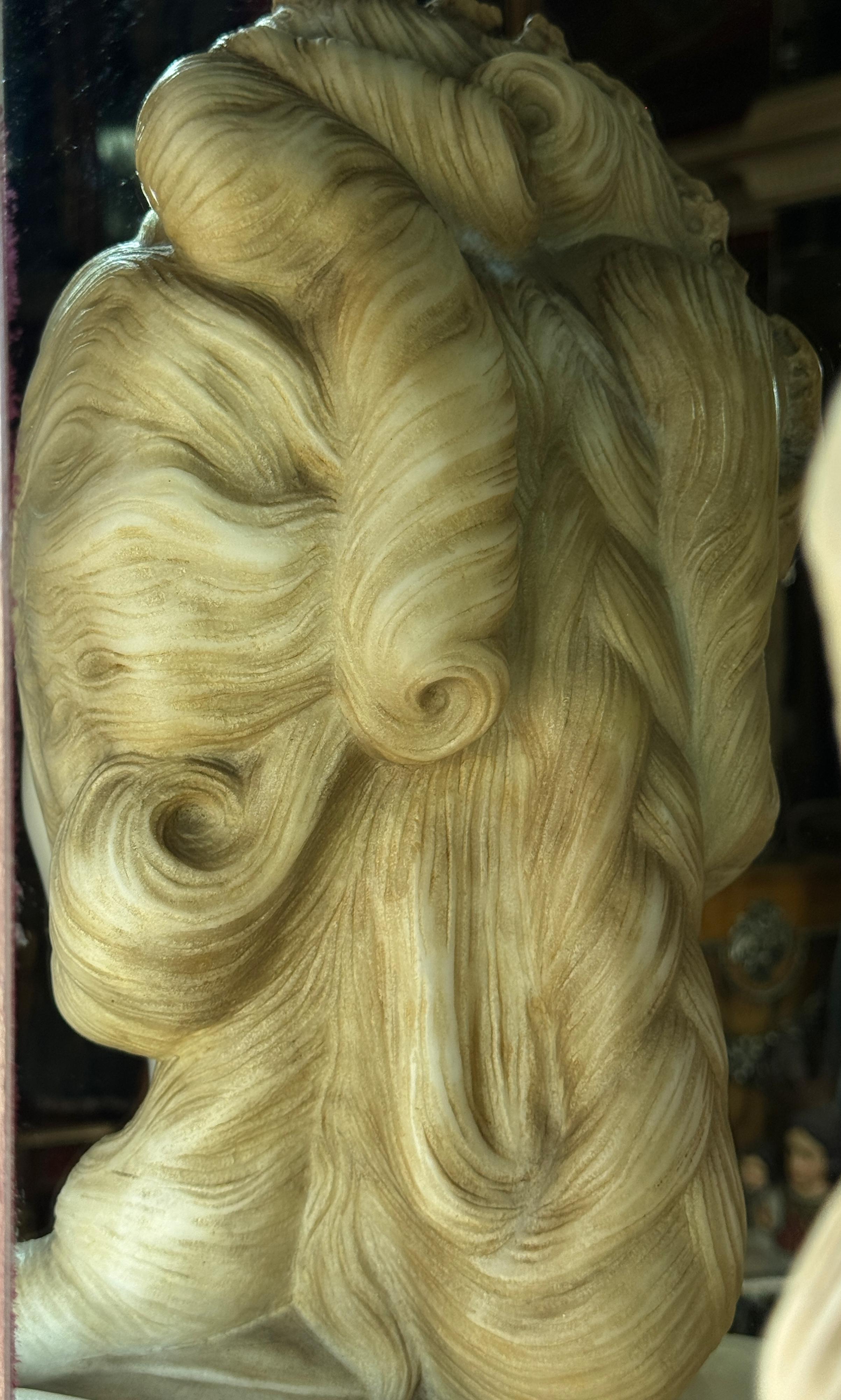 Busto monumental de Marie Antoinette en mármol de Carrara, principios del siglo XIX Mármol de Carrara en venta