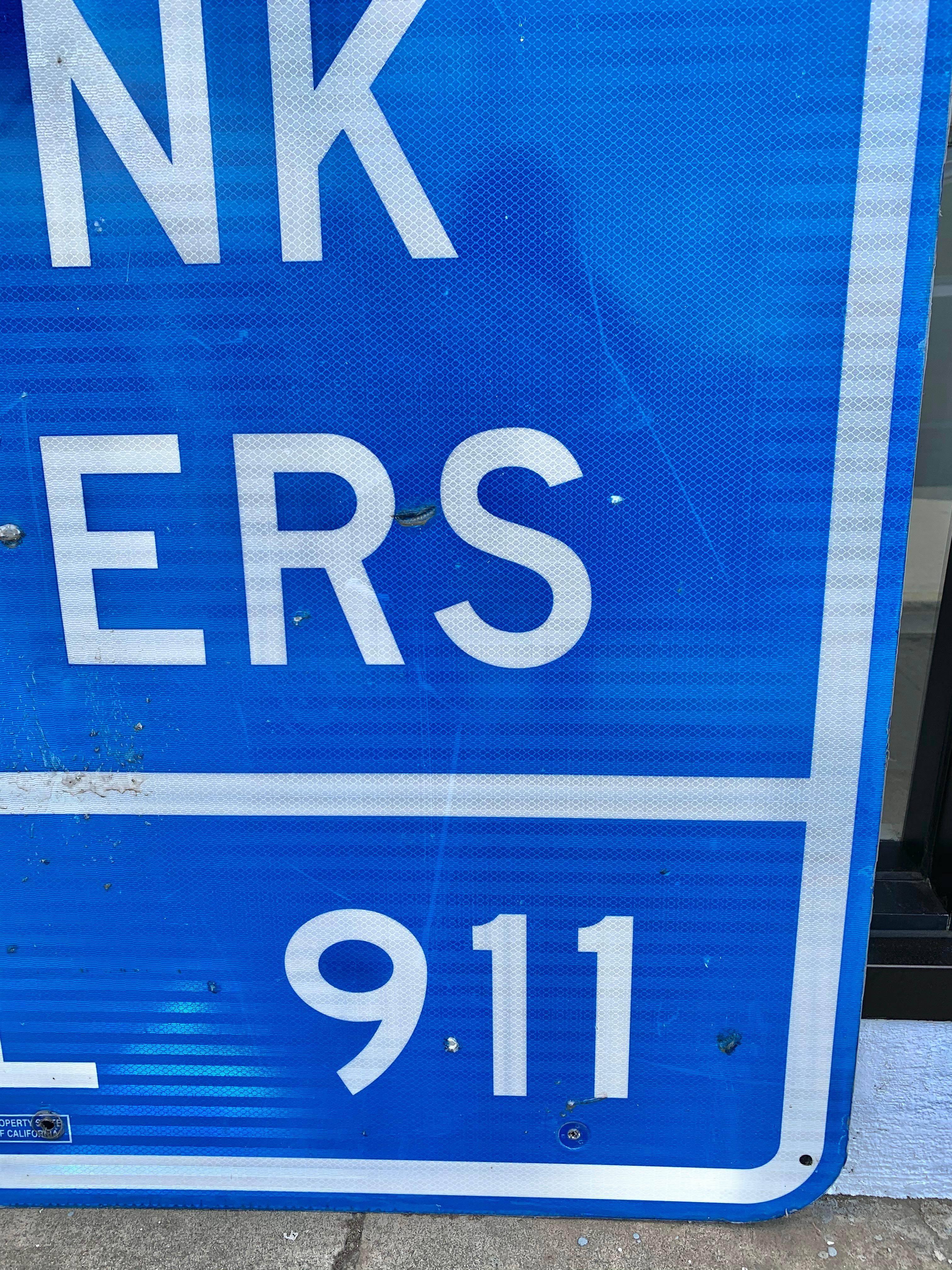 Panneau de signalisation monumental pour conducteurs ivres en Californie en vente 5