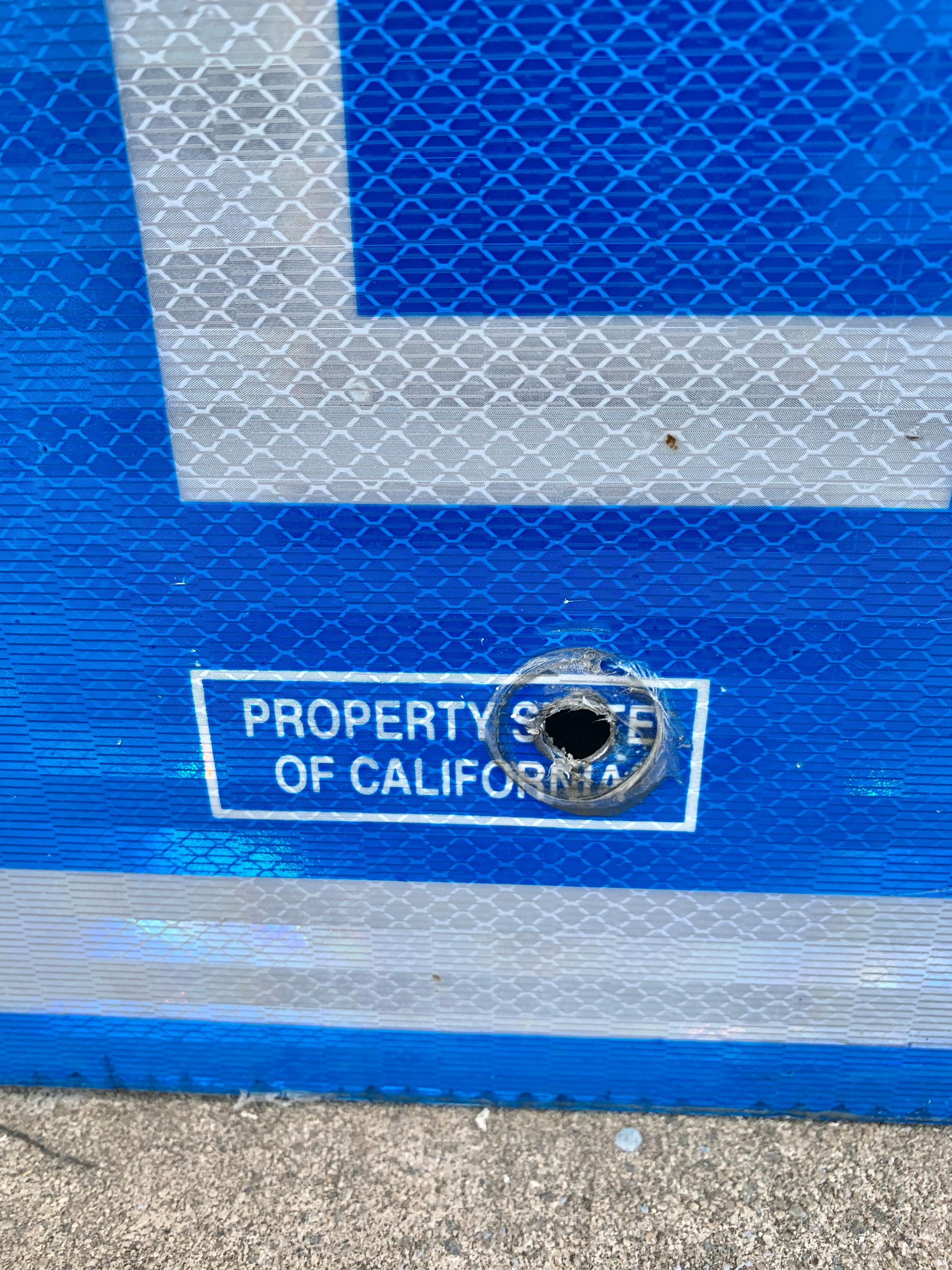 Panneau de signalisation monumental pour conducteurs ivres en Californie en vente 6