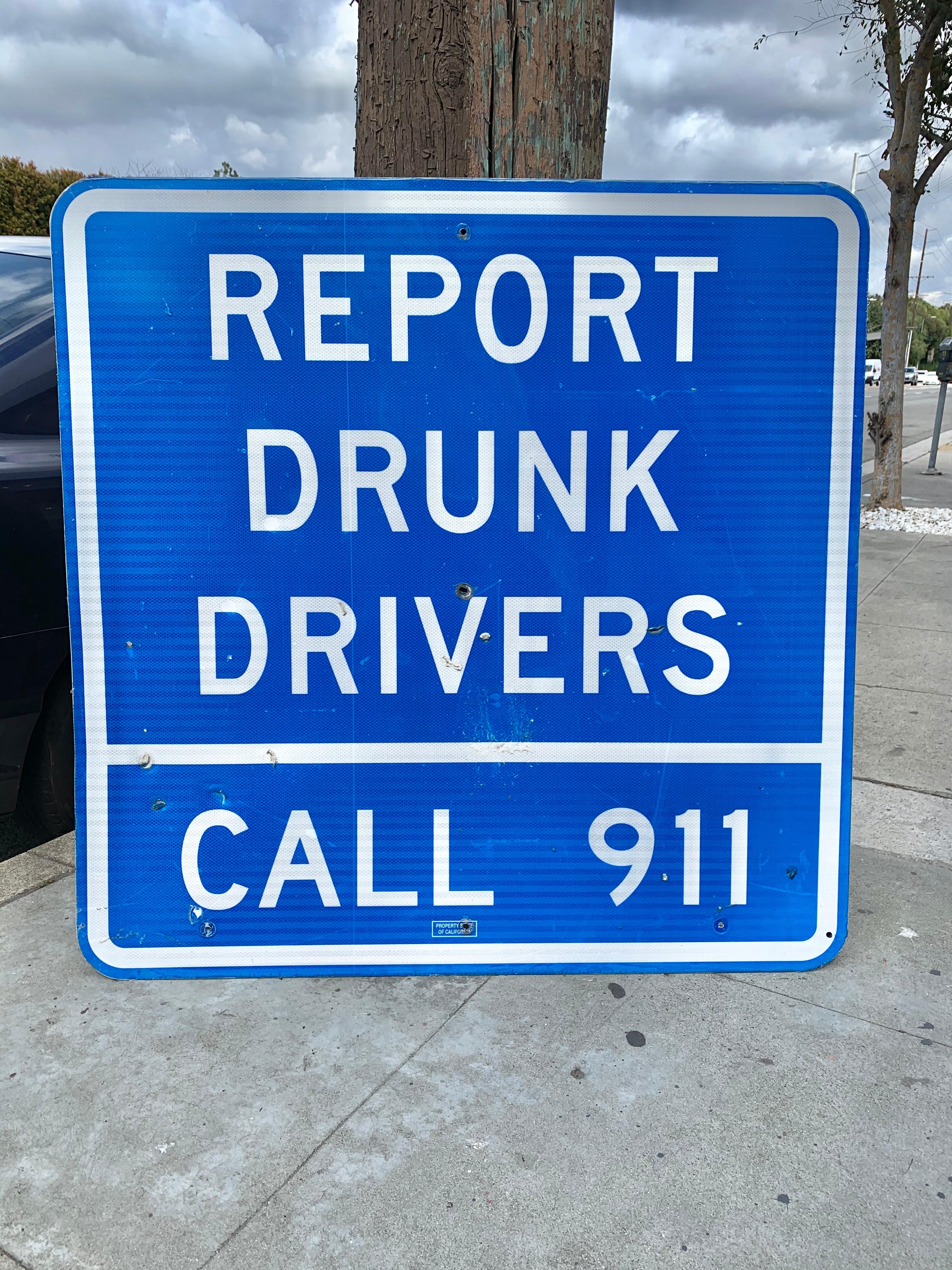 Panneau de signalisation monumental pour conducteurs ivres en Californie en vente 7