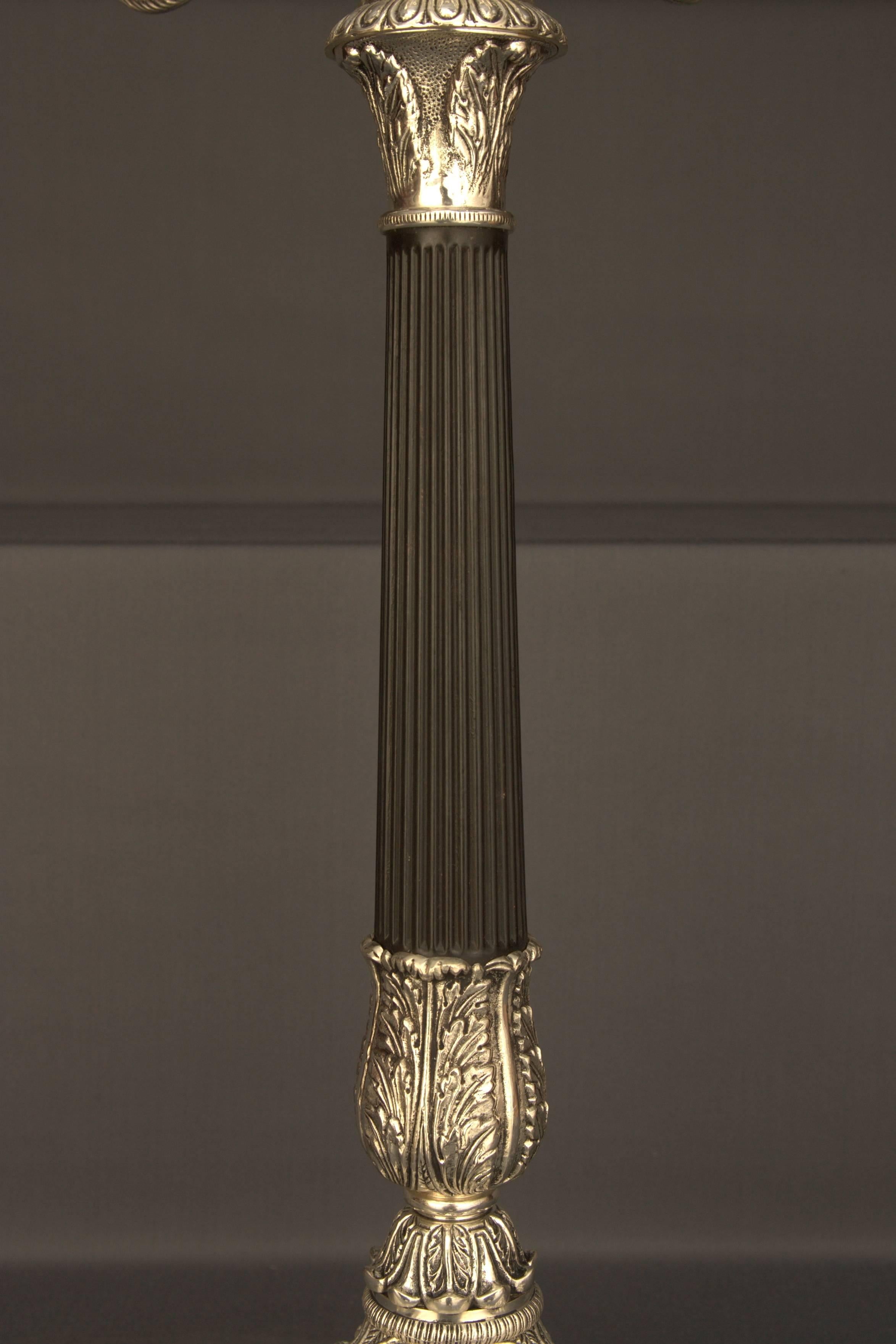 Ottone Candelabro monumentale in stile impero in vendita