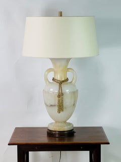 Monumentale geschnitzte Alabaster Neoklassische Lampe