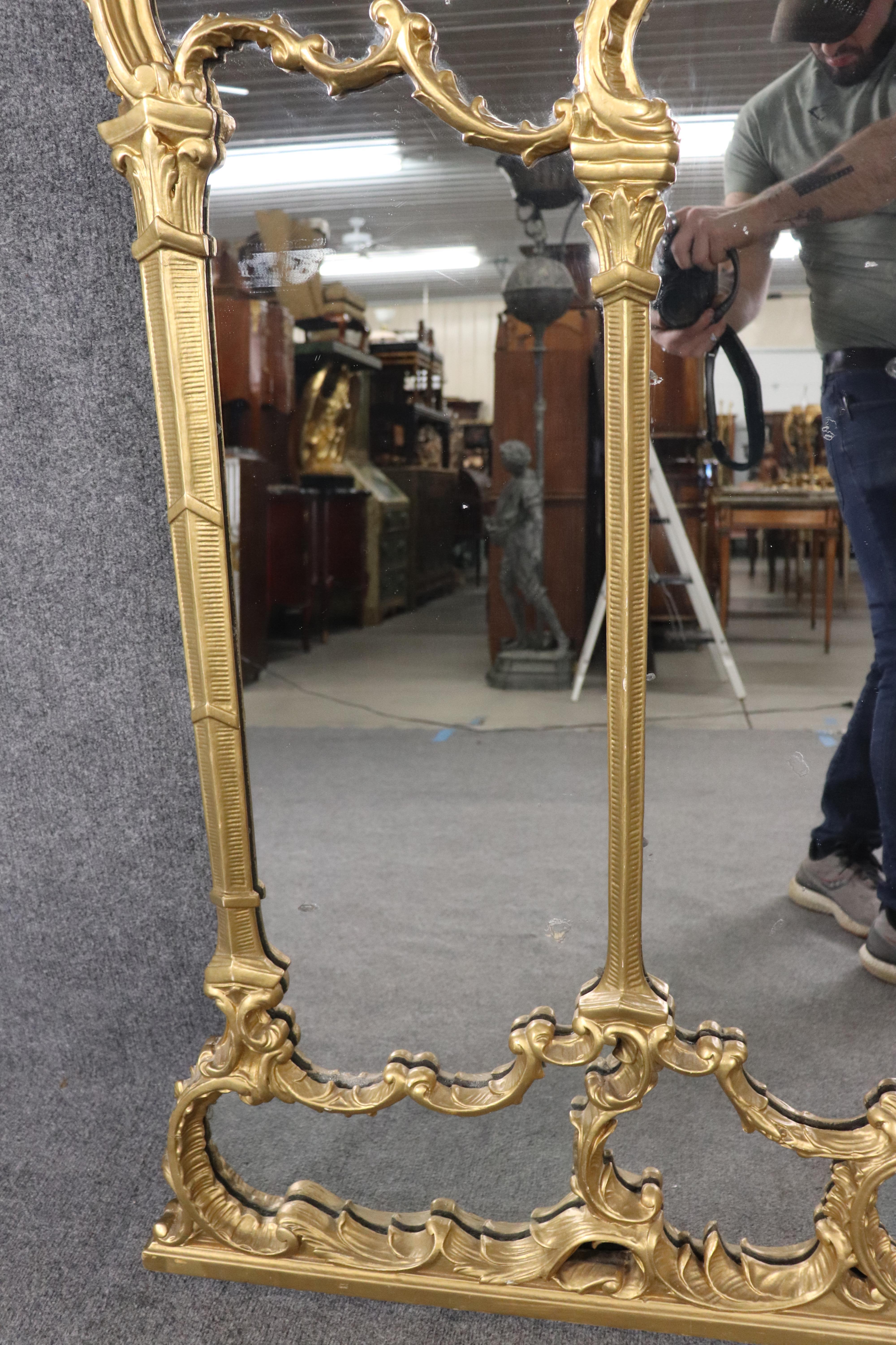 Monumentale specchio buffet con draghi intagliati di Chippendale cinese in legno d'orato in vendita 11