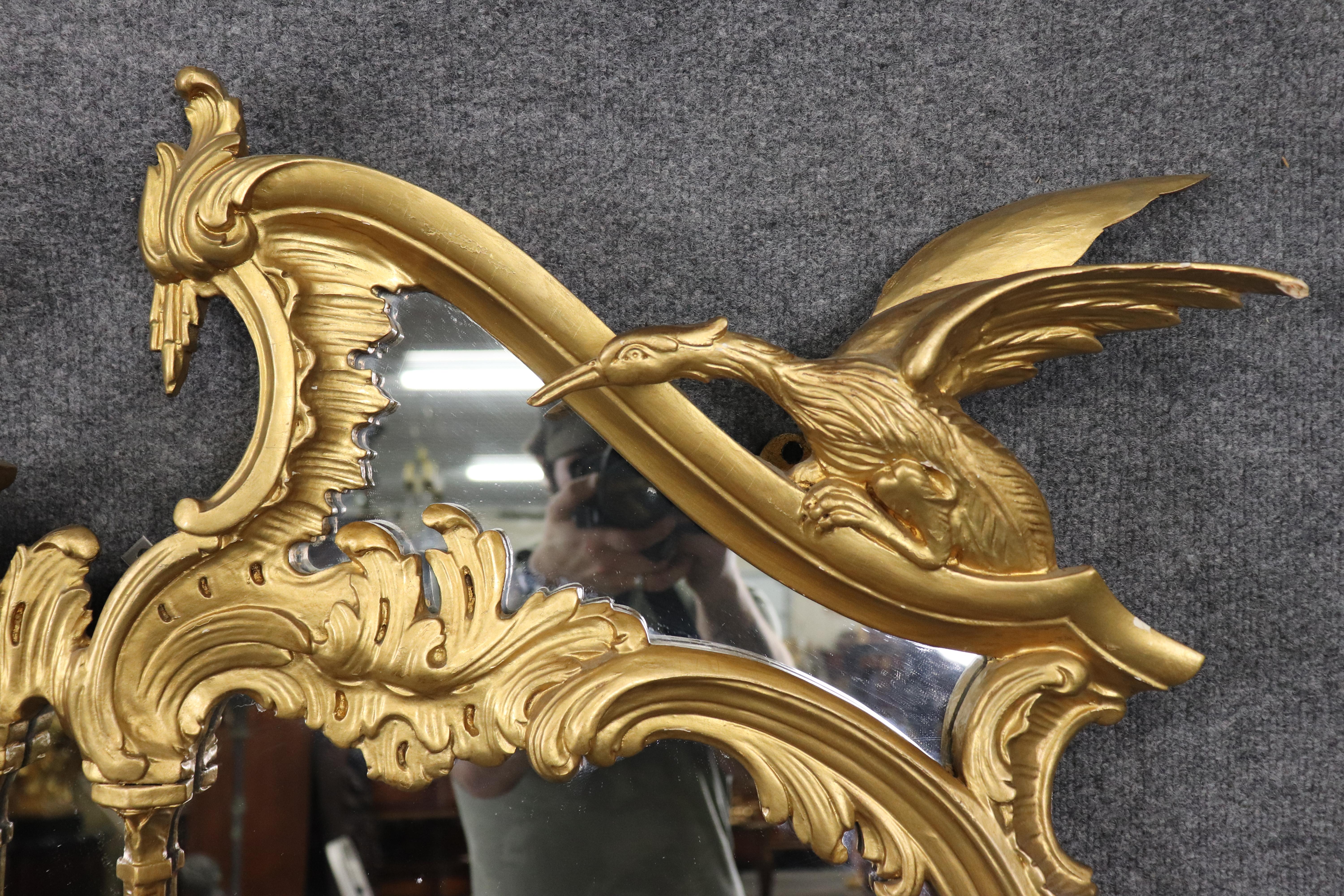 Monumentale specchio buffet con draghi intagliati di Chippendale cinese in legno d'orato in vendita 2