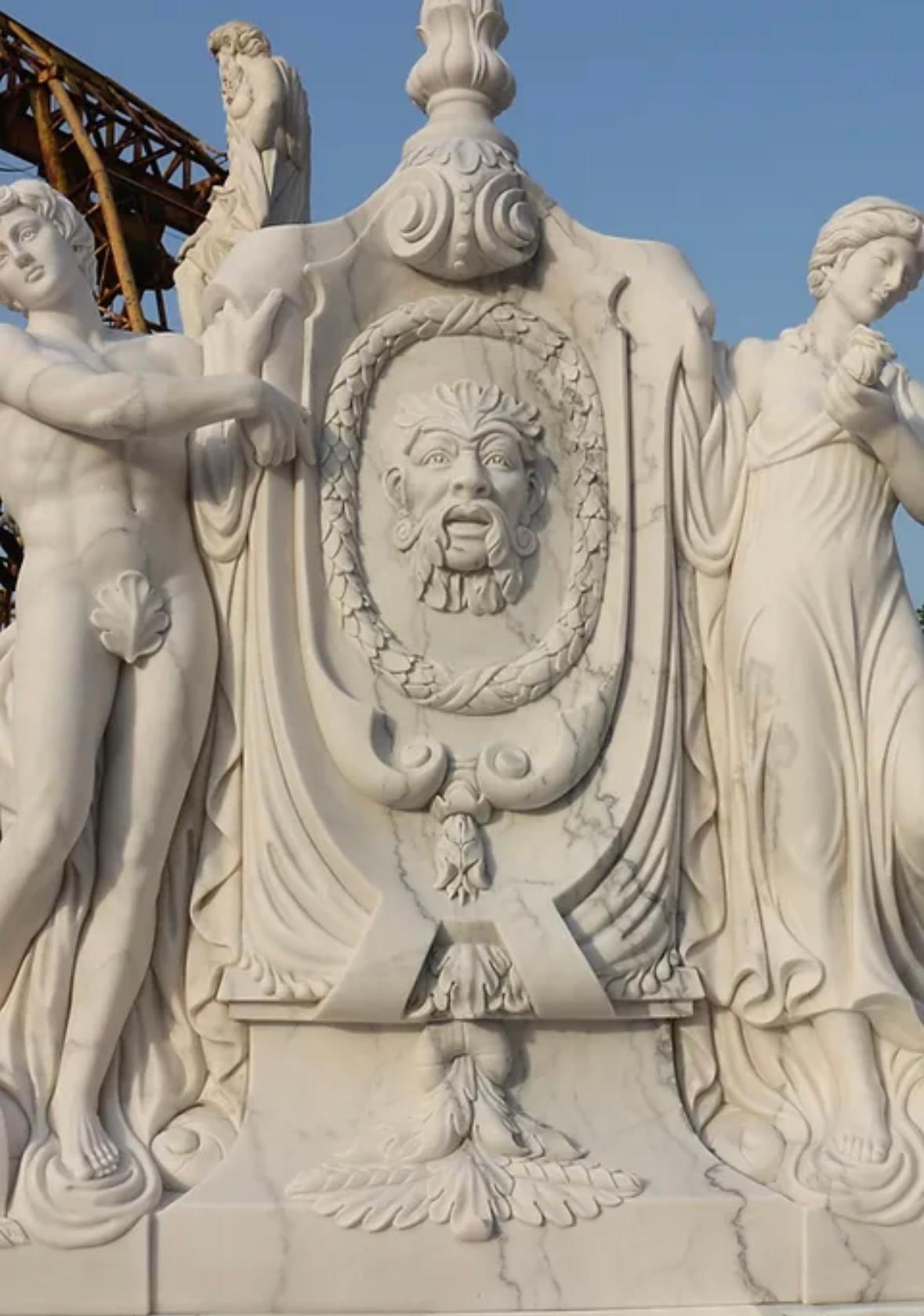 Fontaine murale monumentale en marbre sculpté en vente 1