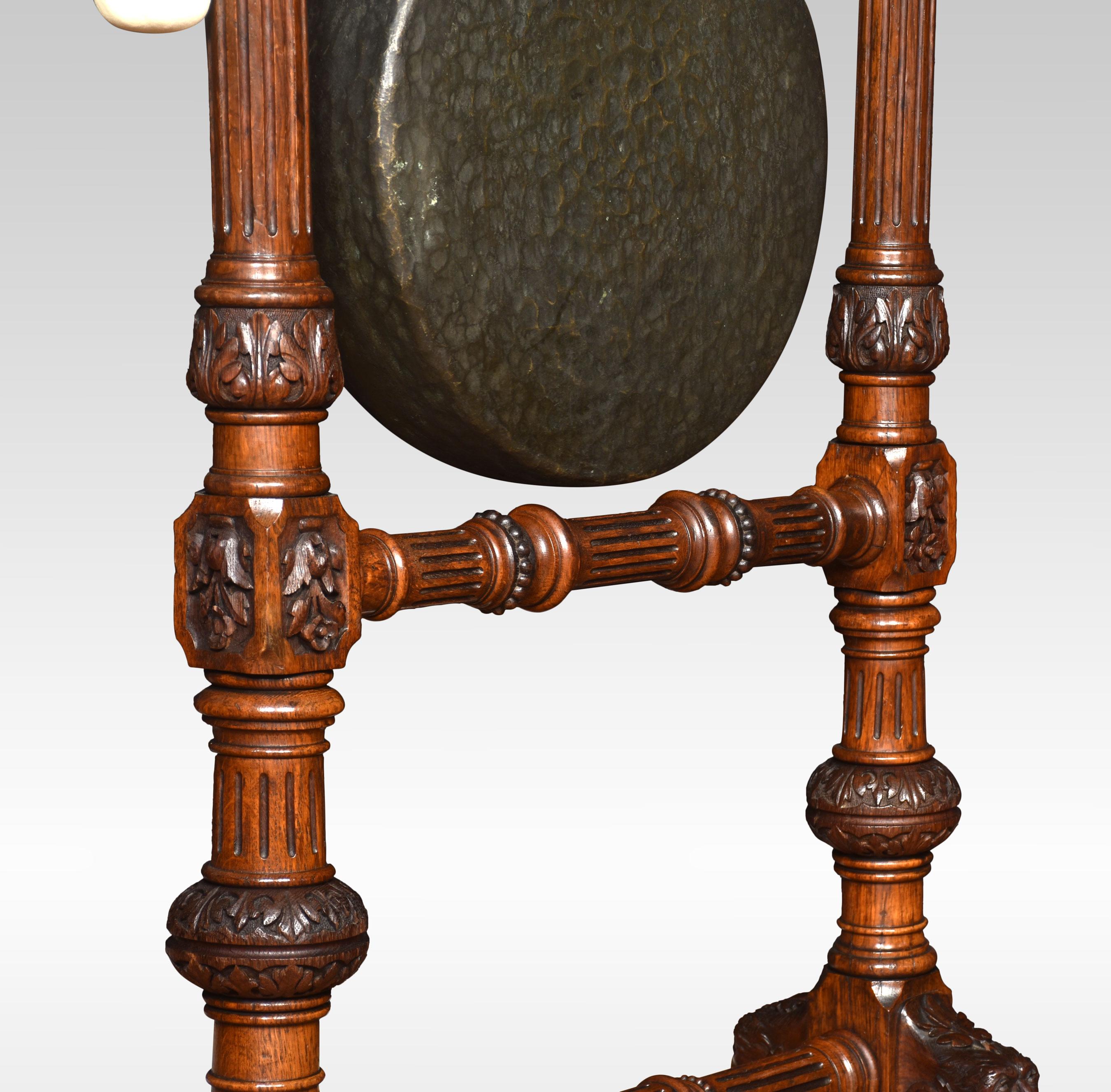 Monumental Carved Oak Dinner Gong In Good Condition In Cheshire, GB