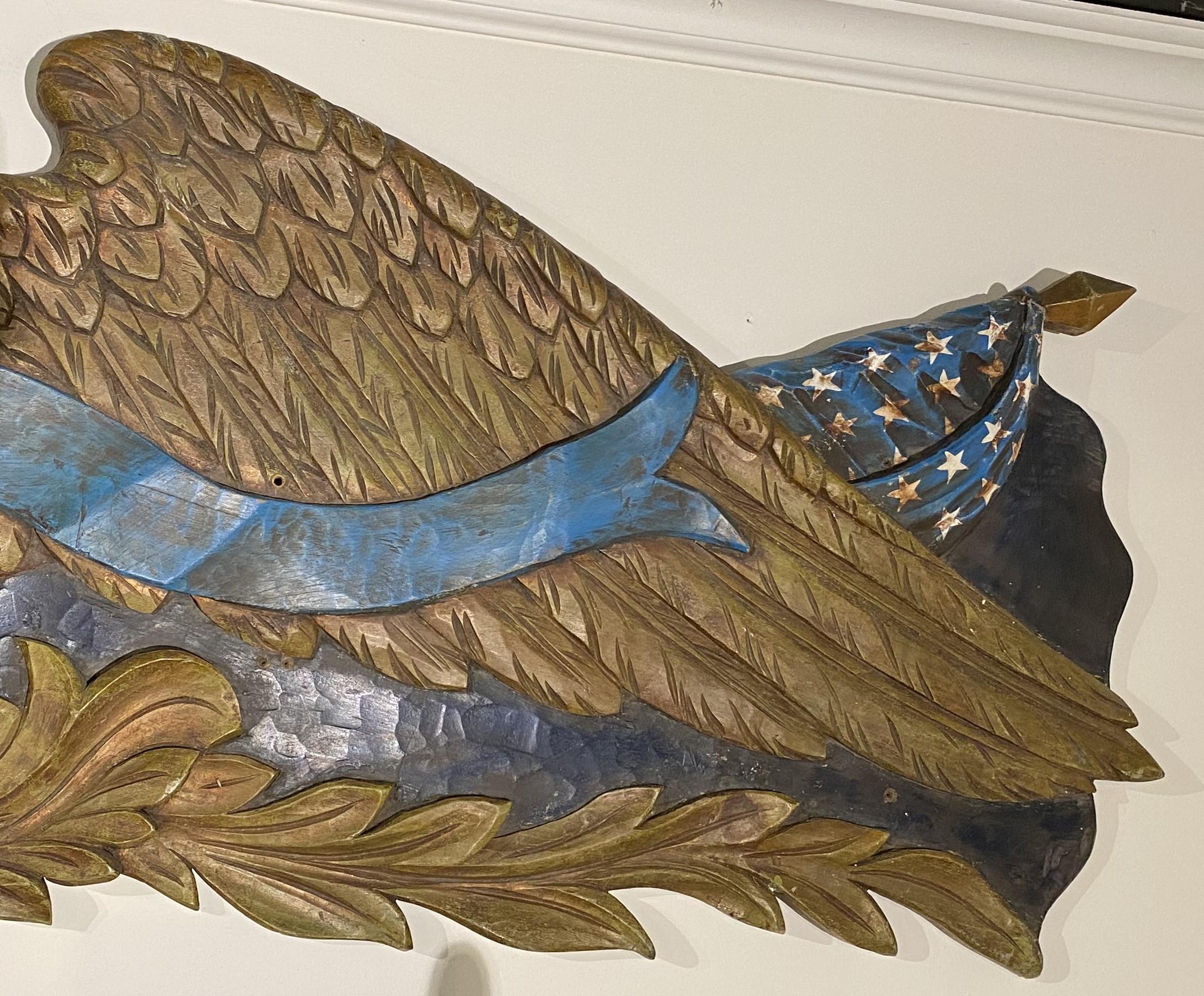 Intagliato a mano Targa monumentale con aquila policroma intagliata, Boston Carving Co.