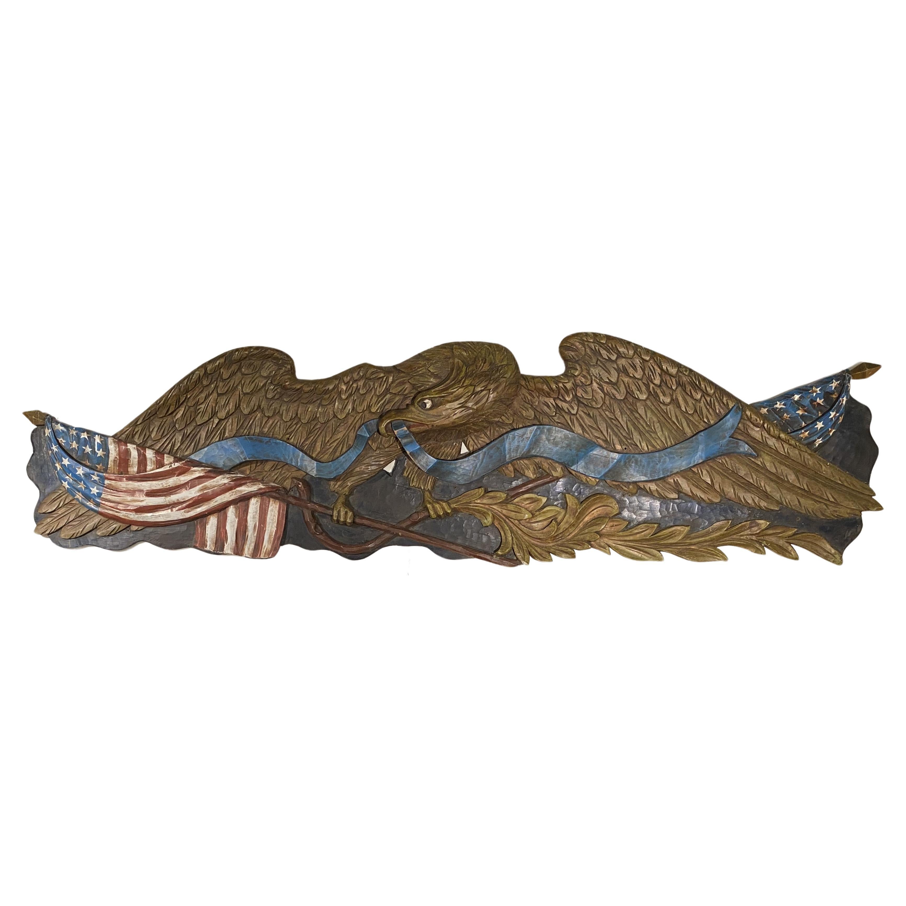 Targa monumentale con aquila policroma intagliata, Boston Carving Co.