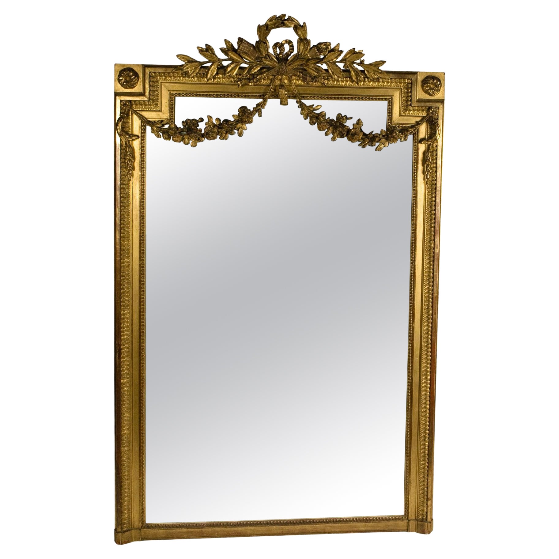 Specchio monumentale in Wood intagliato con doratura francese in vendita