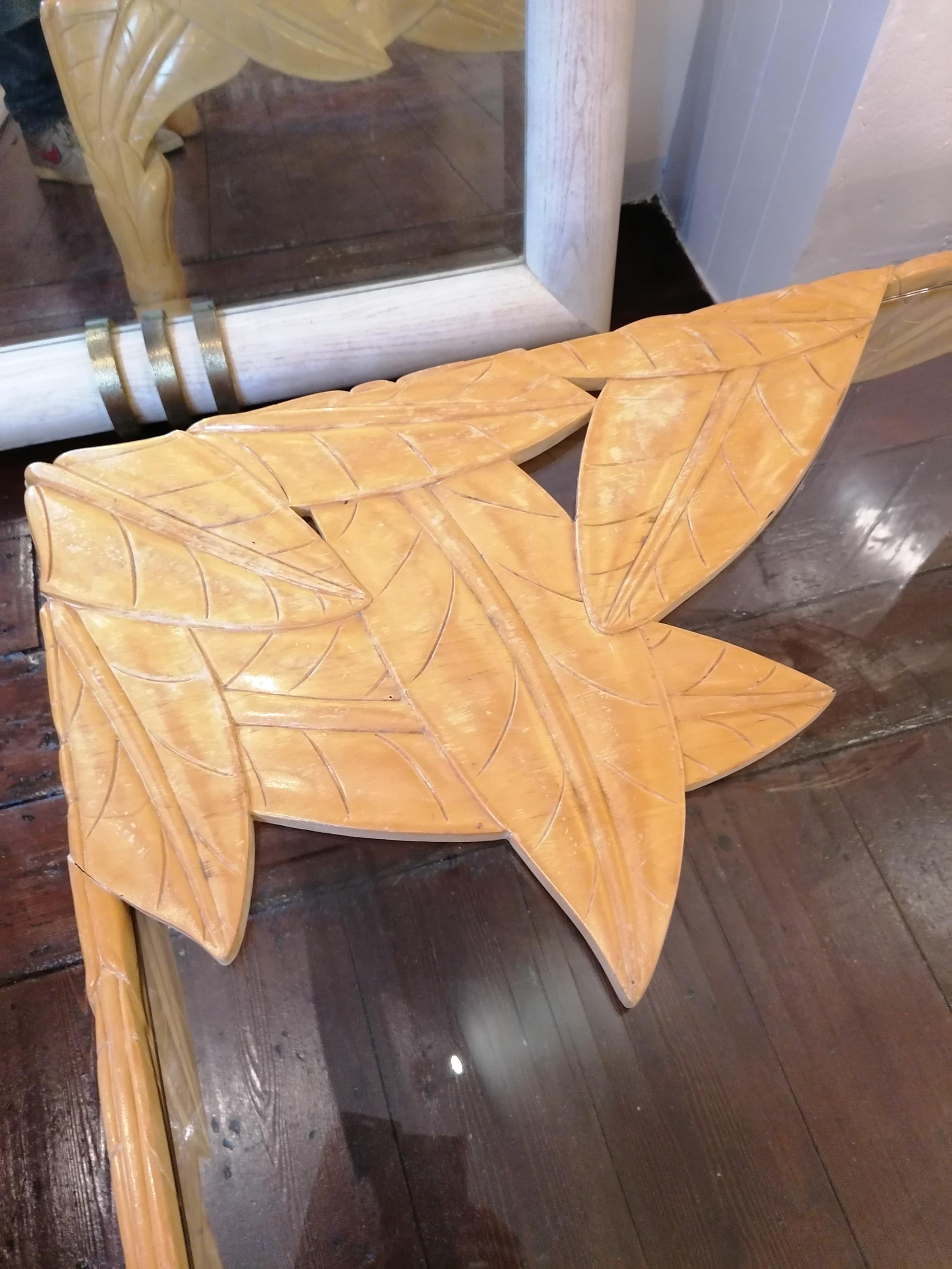 Monumental carved wood leaves coffee table with inset glass top, USA 1980s For Sale 4