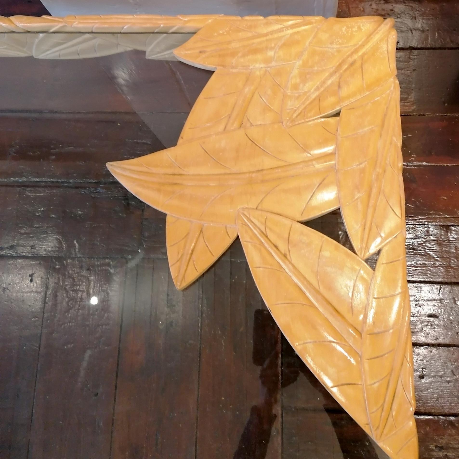 Monumental carved wood leaves coffee table with inset glass top, USA 1980s For Sale 5