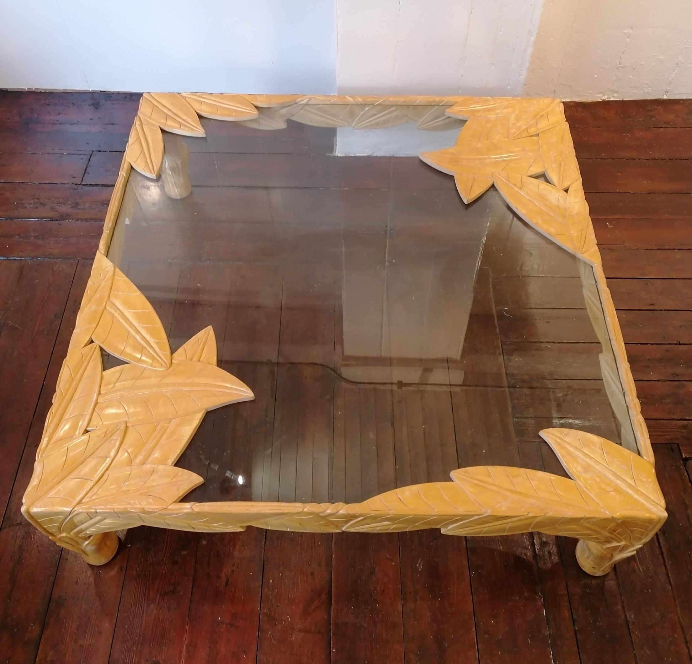 Monumental carved wood leaves coffee table with inset glass top, USA 1980s In Good Condition For Sale In Hastings, GB