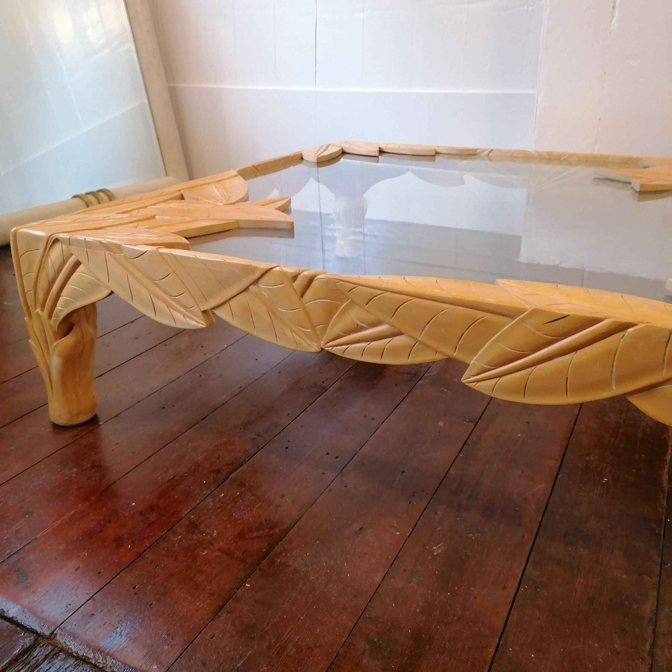 Monumental carved wood leaves coffee table with inset glass top, USA 1980s For Sale 1