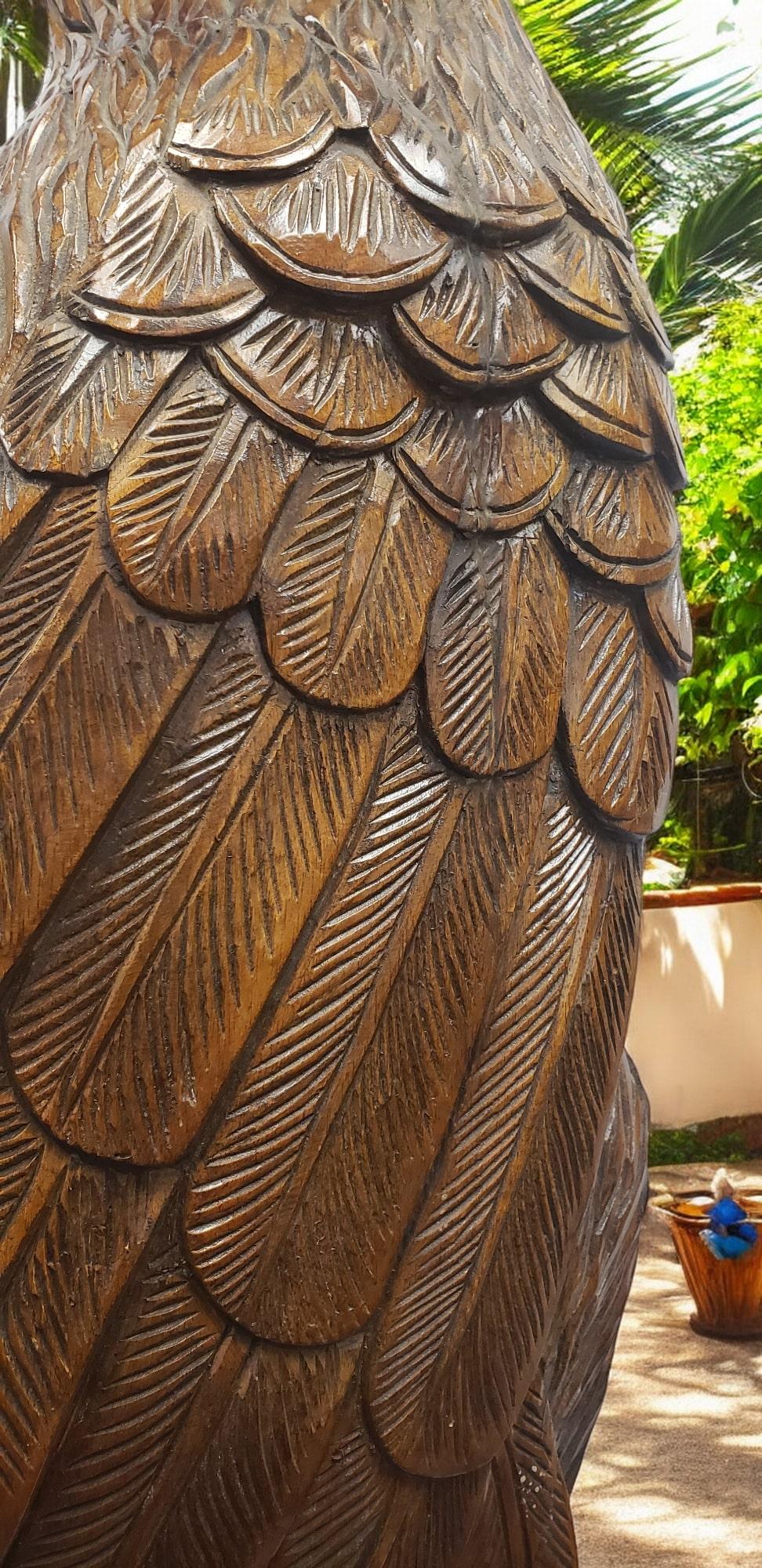 Escultura monumental de madera de teca de ave casuario 5