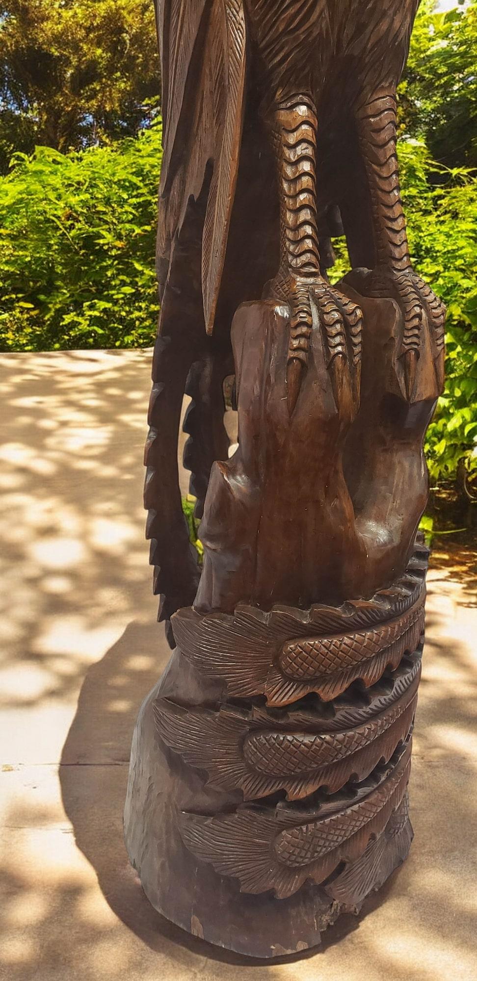 Escultura monumental de madera de teca de ave casuario 9