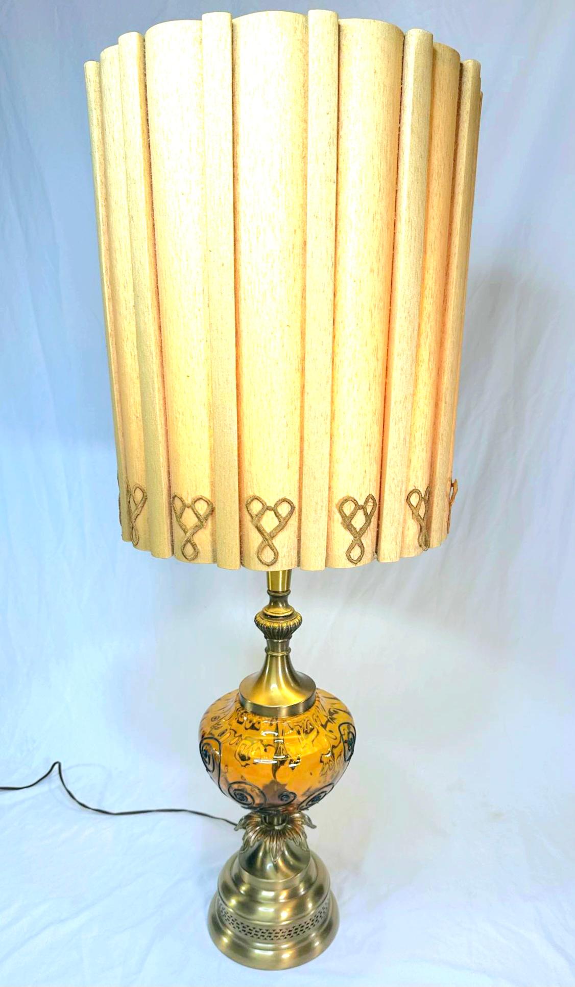Monumentale lampe de table ananas ambrée avec abat-jour tambour d'origine  en vente 3