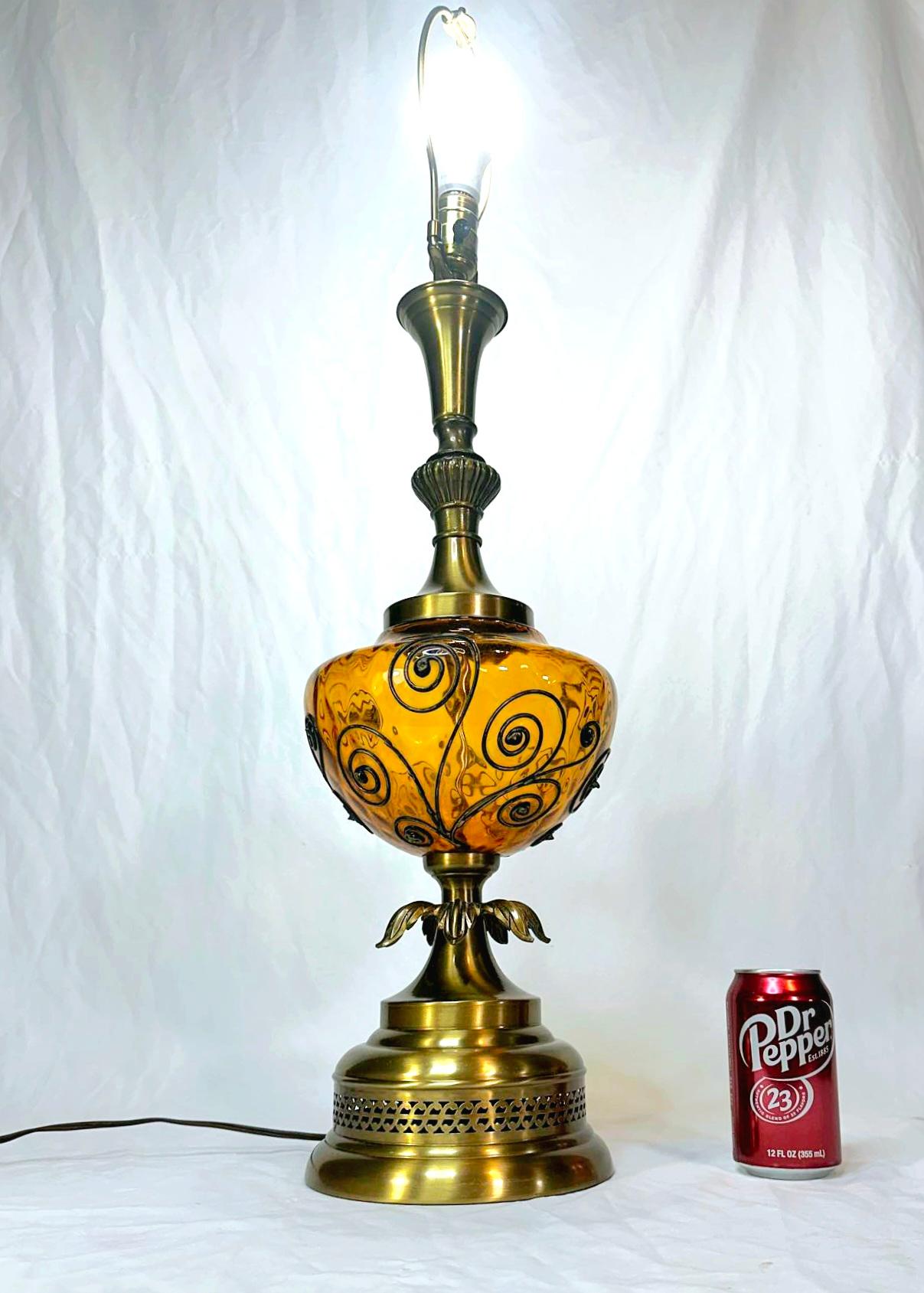 Hollywood Regency Monumentale lampe de table ananas ambrée avec abat-jour tambour d'origine  en vente