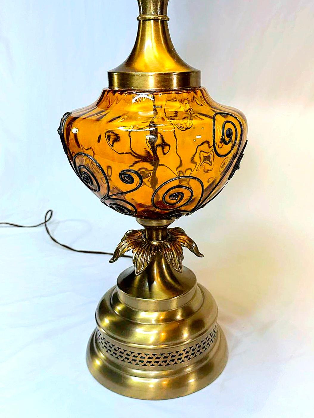 Monumentale lampe de table ananas ambrée avec abat-jour tambour d'origine  en vente 2