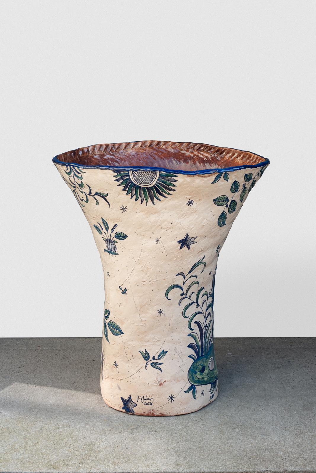 Vase monumental en céramique avec décor de glaçure.
Pièce unique.
Signé et daté 2020 à la base.
Conditions d'origine parfaites.