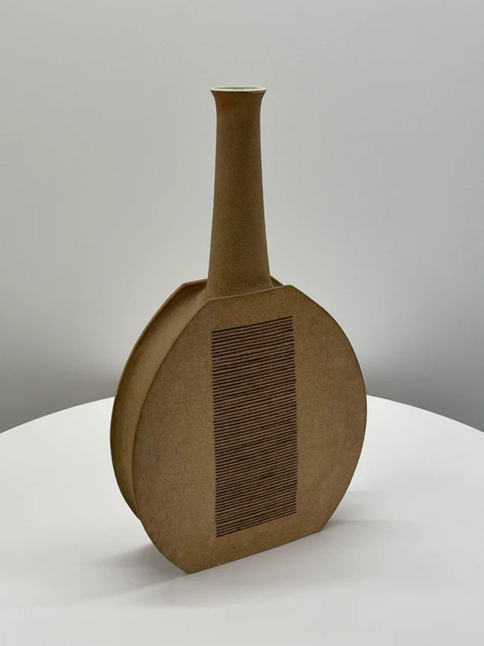 Bruno Gambone monumentales Keramikgefäß, Italien, 1970er Jahre

Zusätzliche Informationen:
MATERIALIEN: Keramisch glasiert
Abmessungen: 27