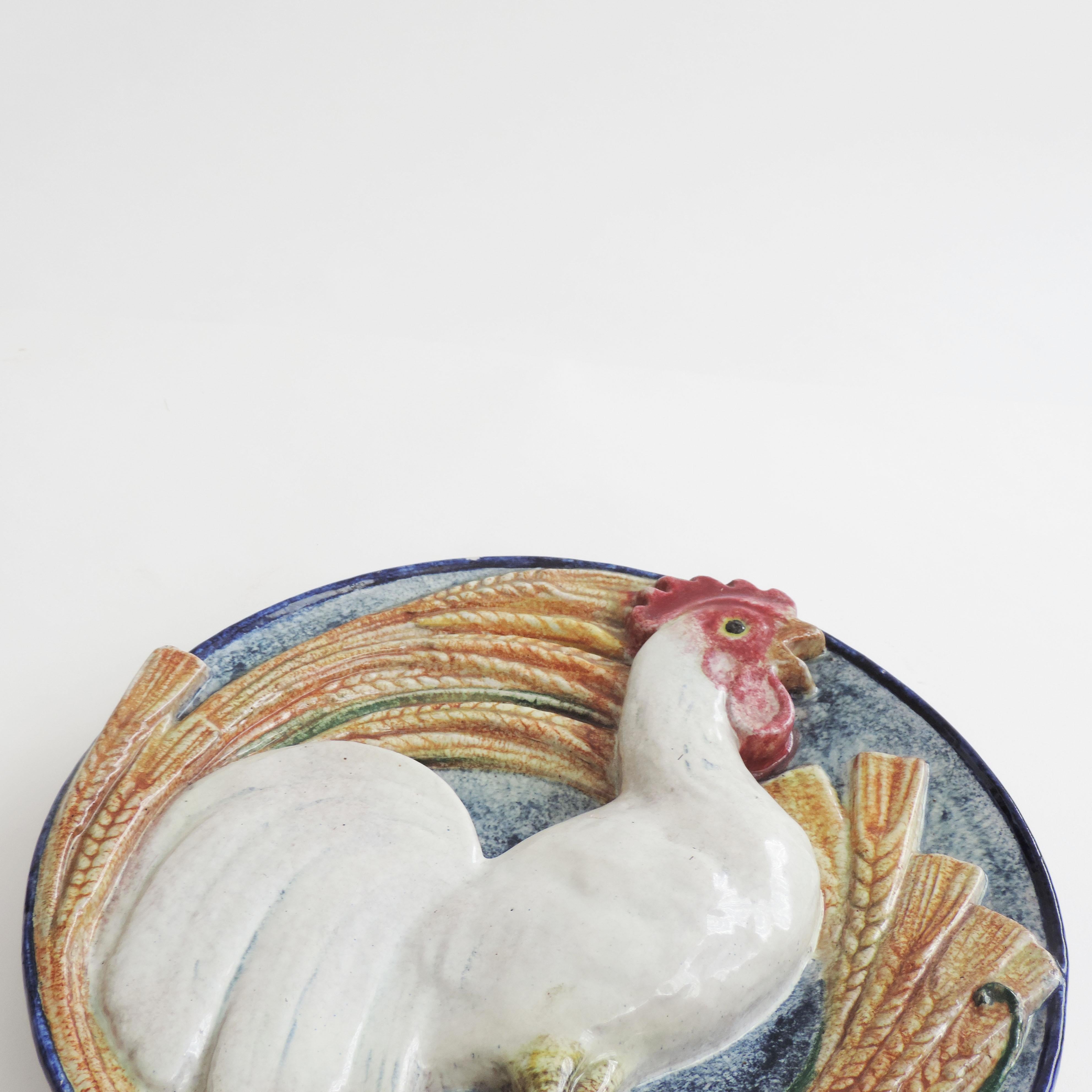 Monumental Ceramic Wall Plate with a Chicken In Good Condition For Sale In Milan, IT