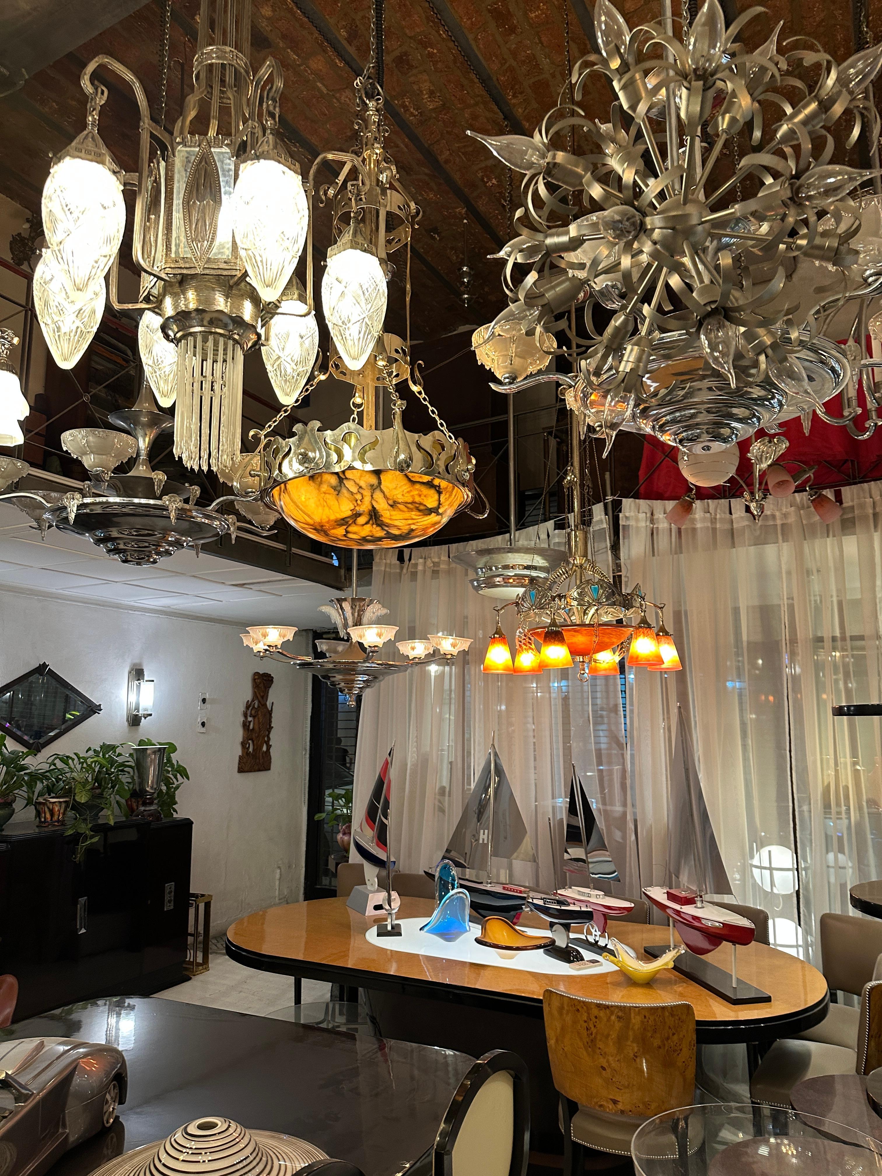 Lampadario monumentale in alabastro e bronzo argentato, Arte e Artigianato in vendita 1