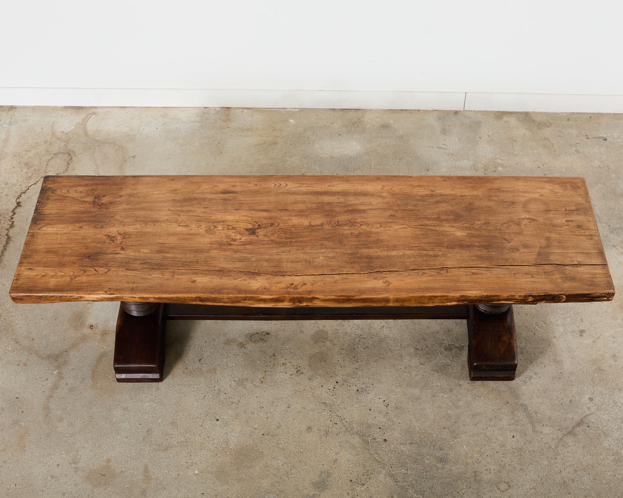 Fait main Table de salle à manger monumentale en chêne français attribuée à Charles Dudouyt en vente