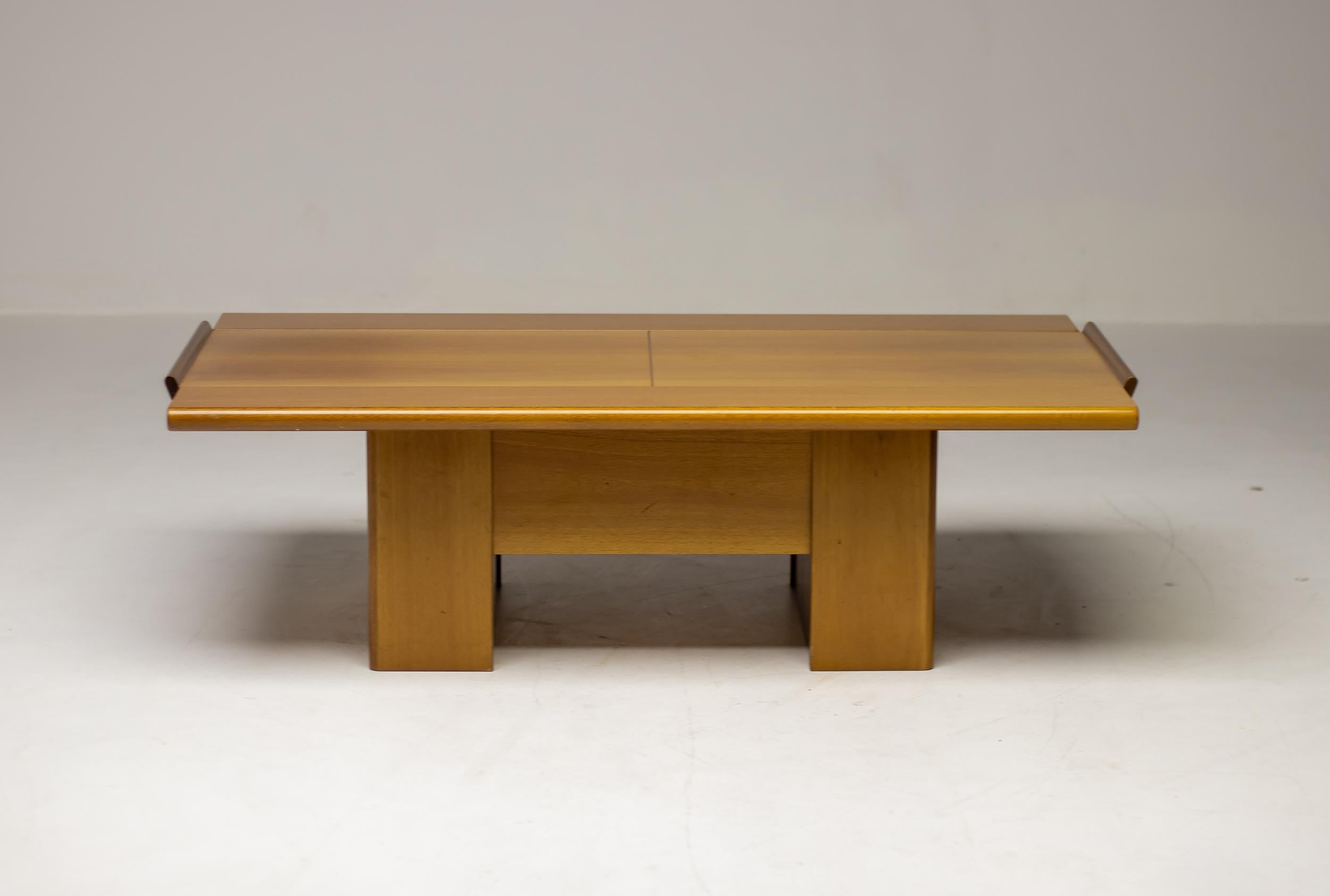 Monumental Italian coffee table in cherry wood with a sliding top concealing a storage space for bottles and glasses. The design resembles the architectural qualities of the Frank Lloyd Wright currently in the collection of Cassina, Italy.